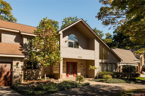 3228 Pine Lake Road West Bloomfield Charter Township MI 48324