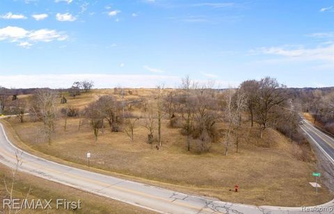 000 School Road Rochester Hills City MI 48307