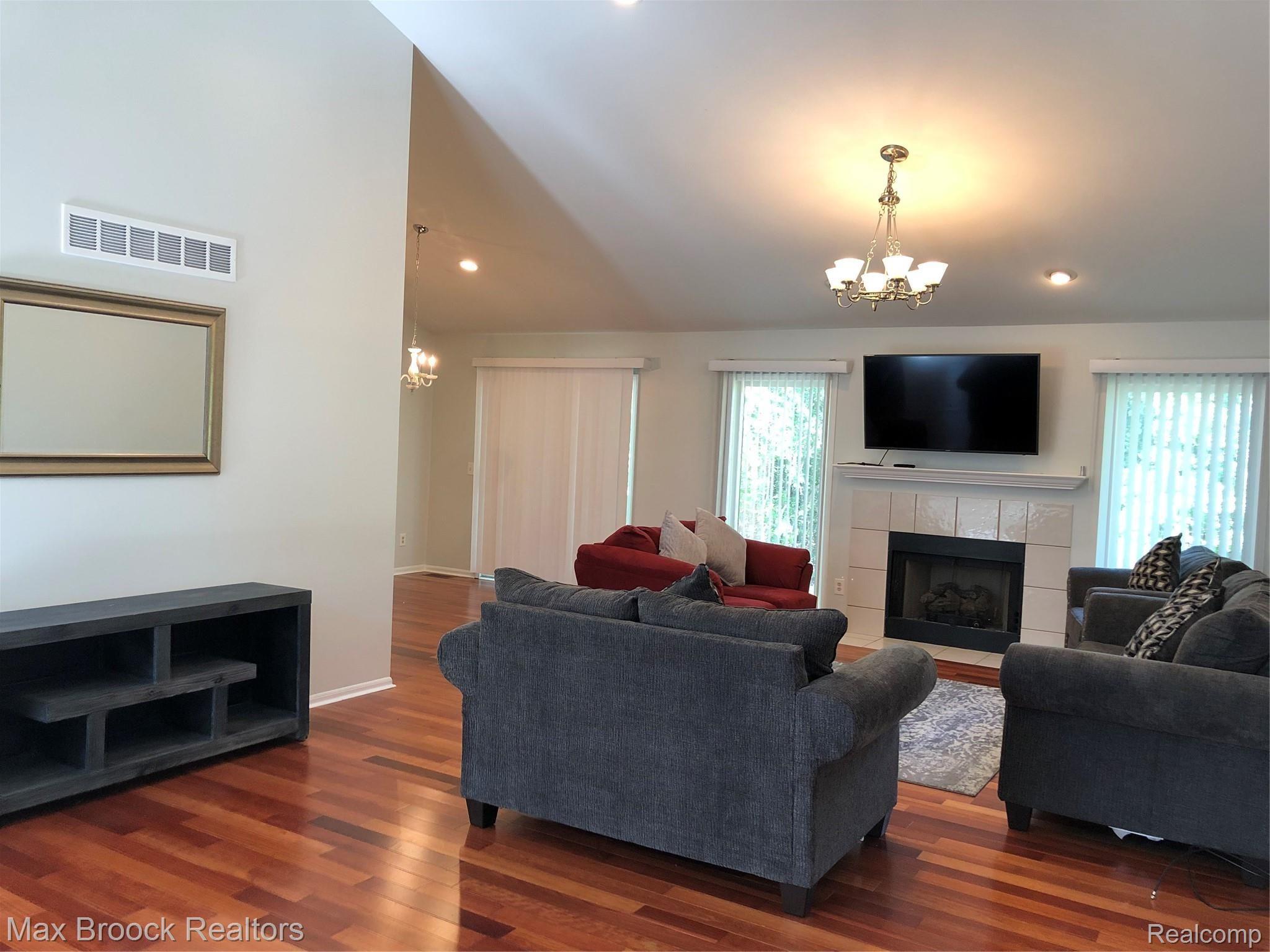 5273 SIMPSON LAKE Road