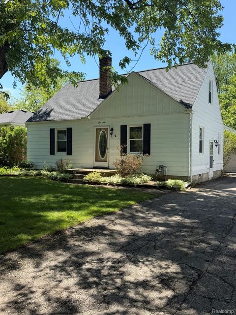 Photo of 160 Ascot Avenue, Waterford Charter Township, MI 48328 (MLS # 20261037837)