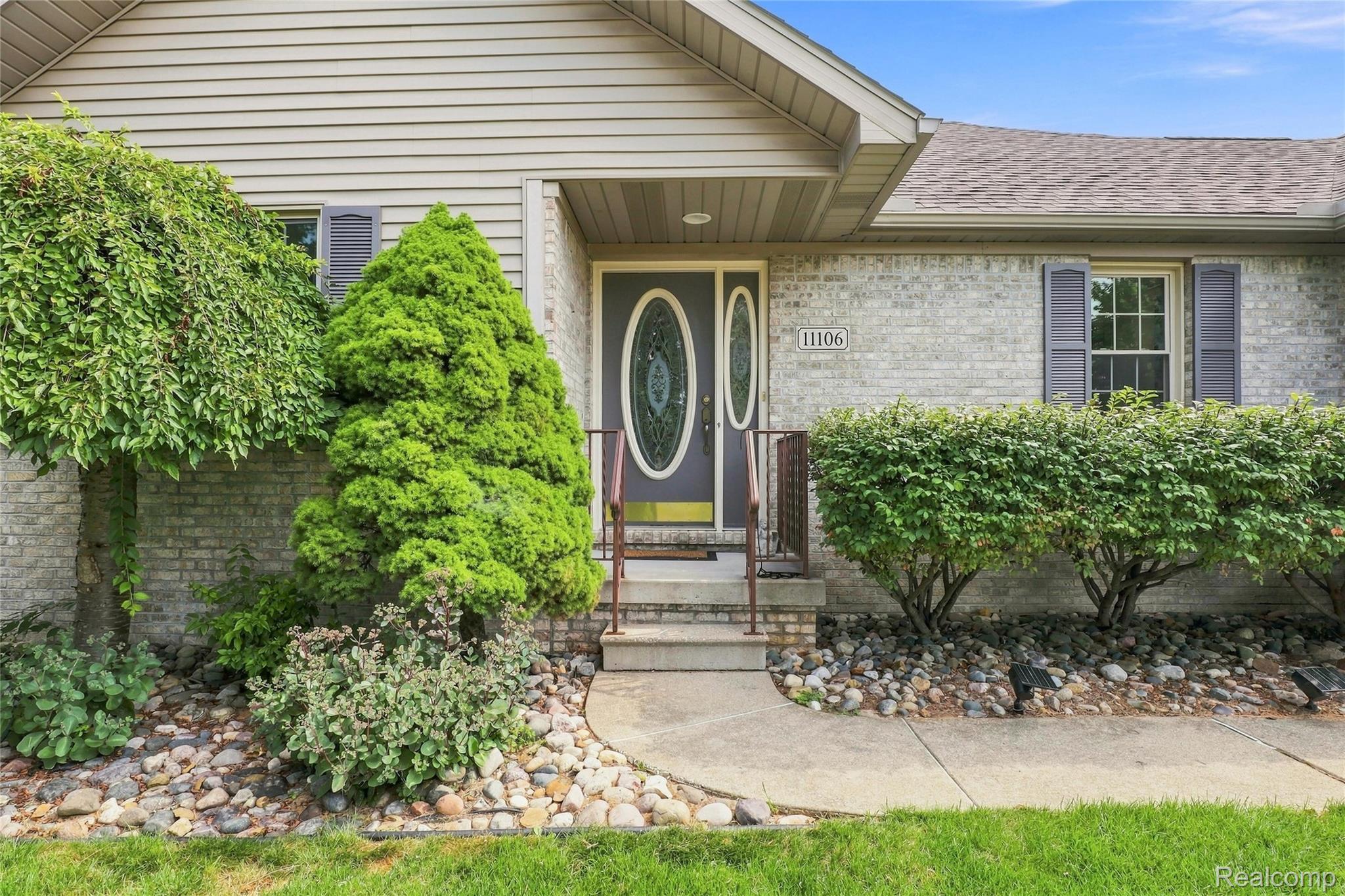 11106 W Glen