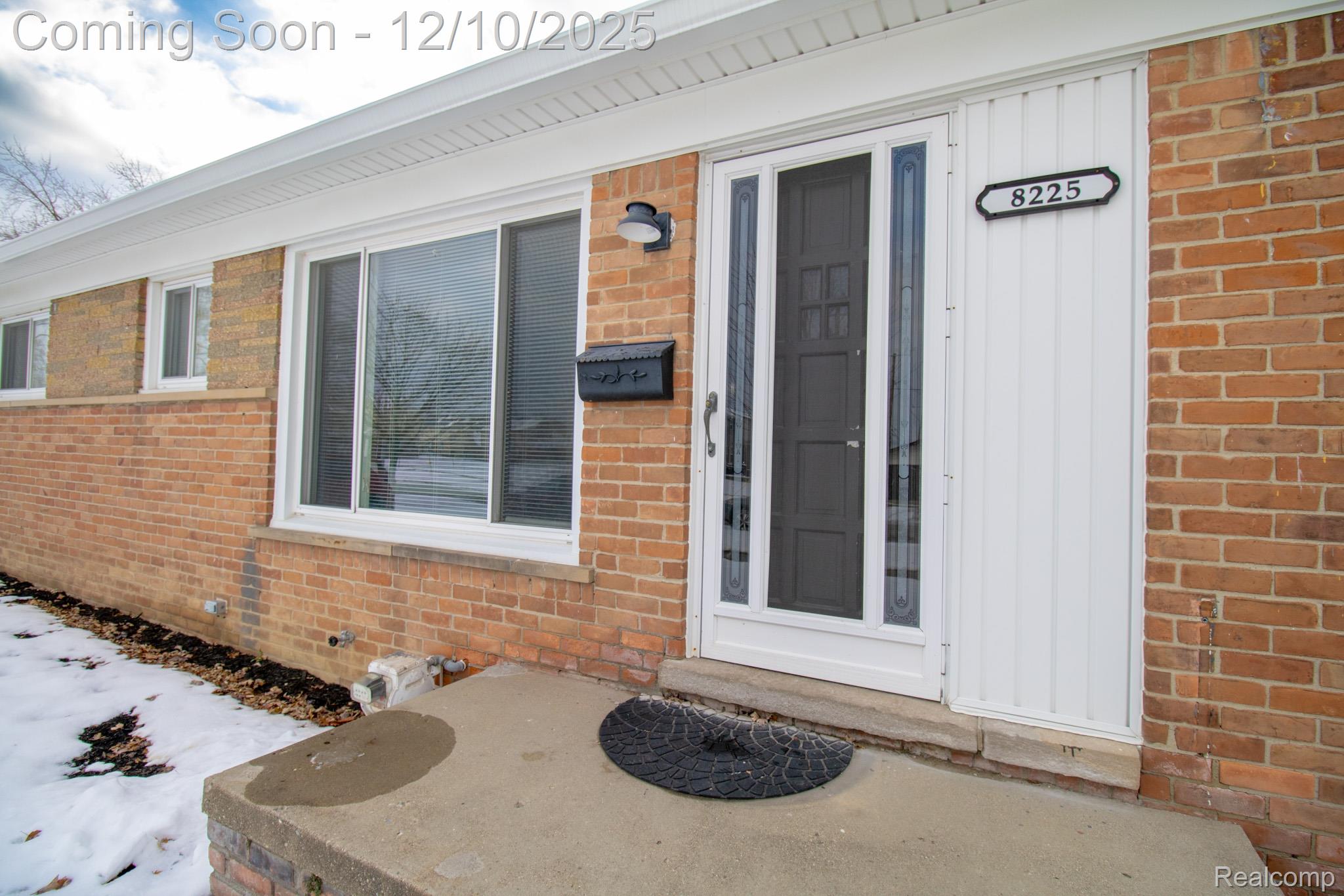 8225 N Hubbard Street