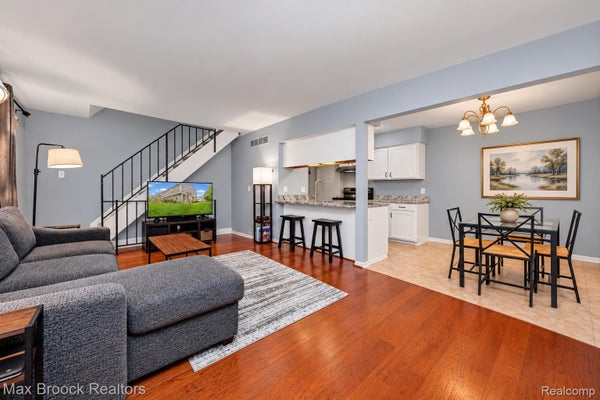 387 NEPTUNE DR, WALLED LAKE, MI 48390 - Image 5137e98bf240c15ae326ccfba3eb3cdd/3604042452