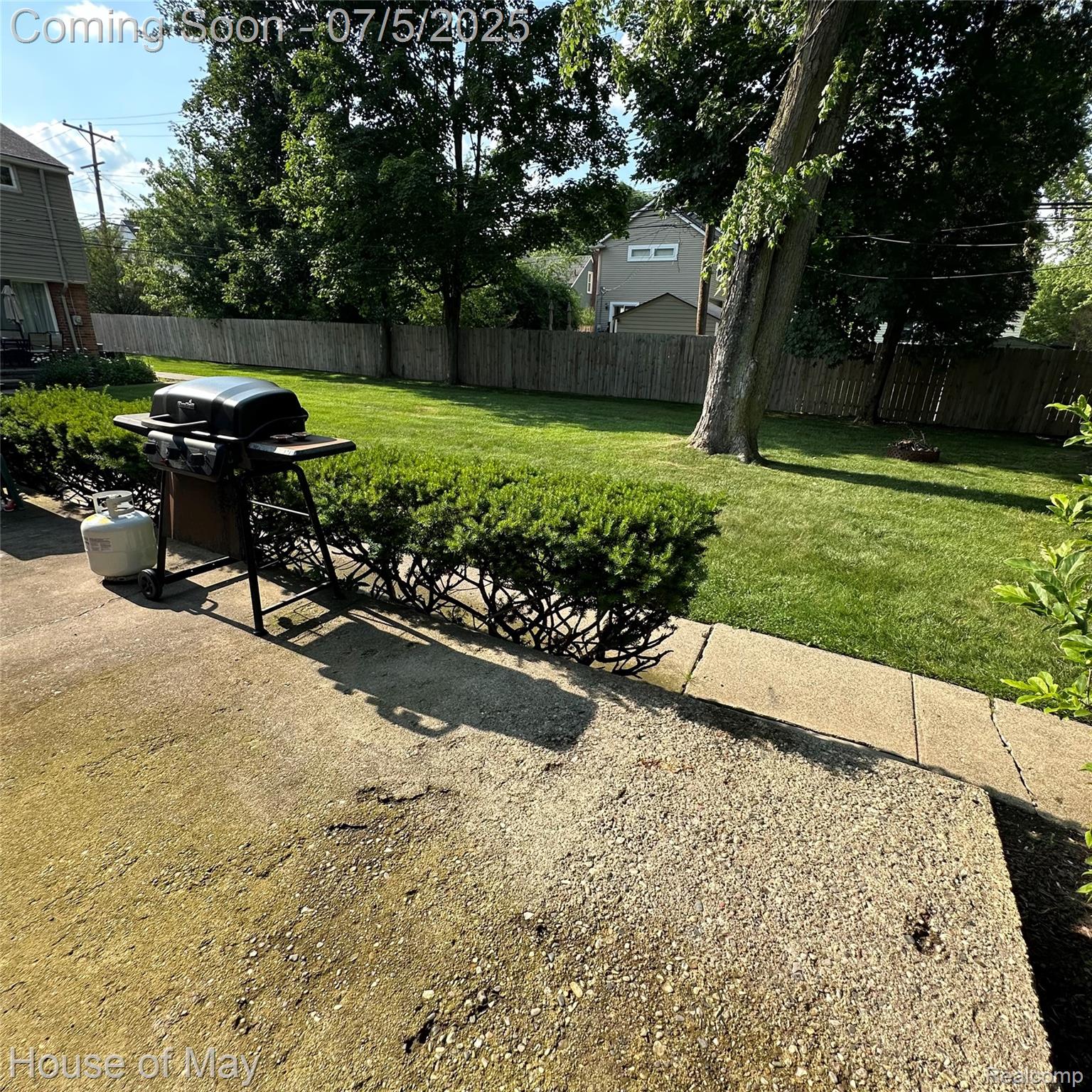 587 E 14 MILE Road