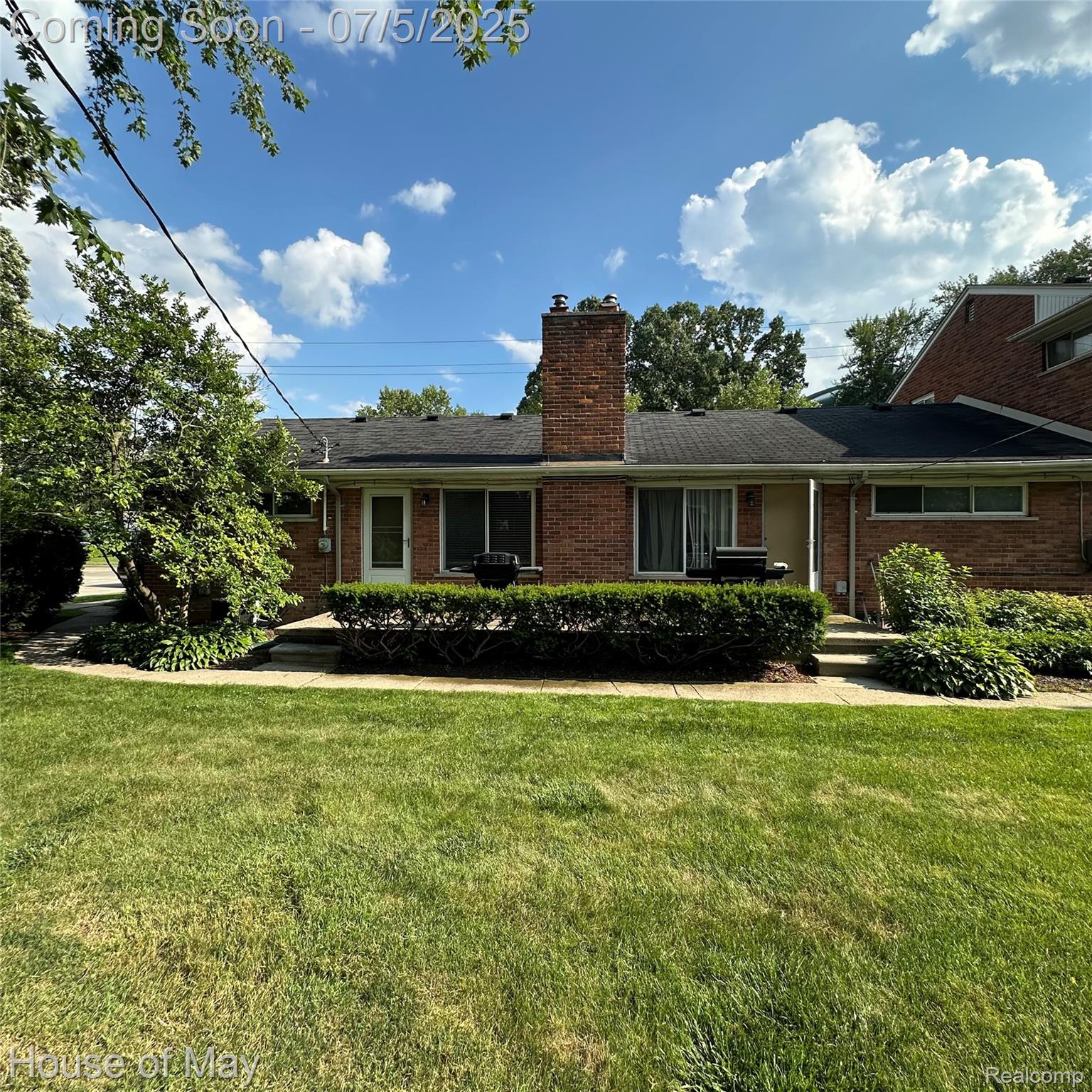 587 E 14 MILE Road