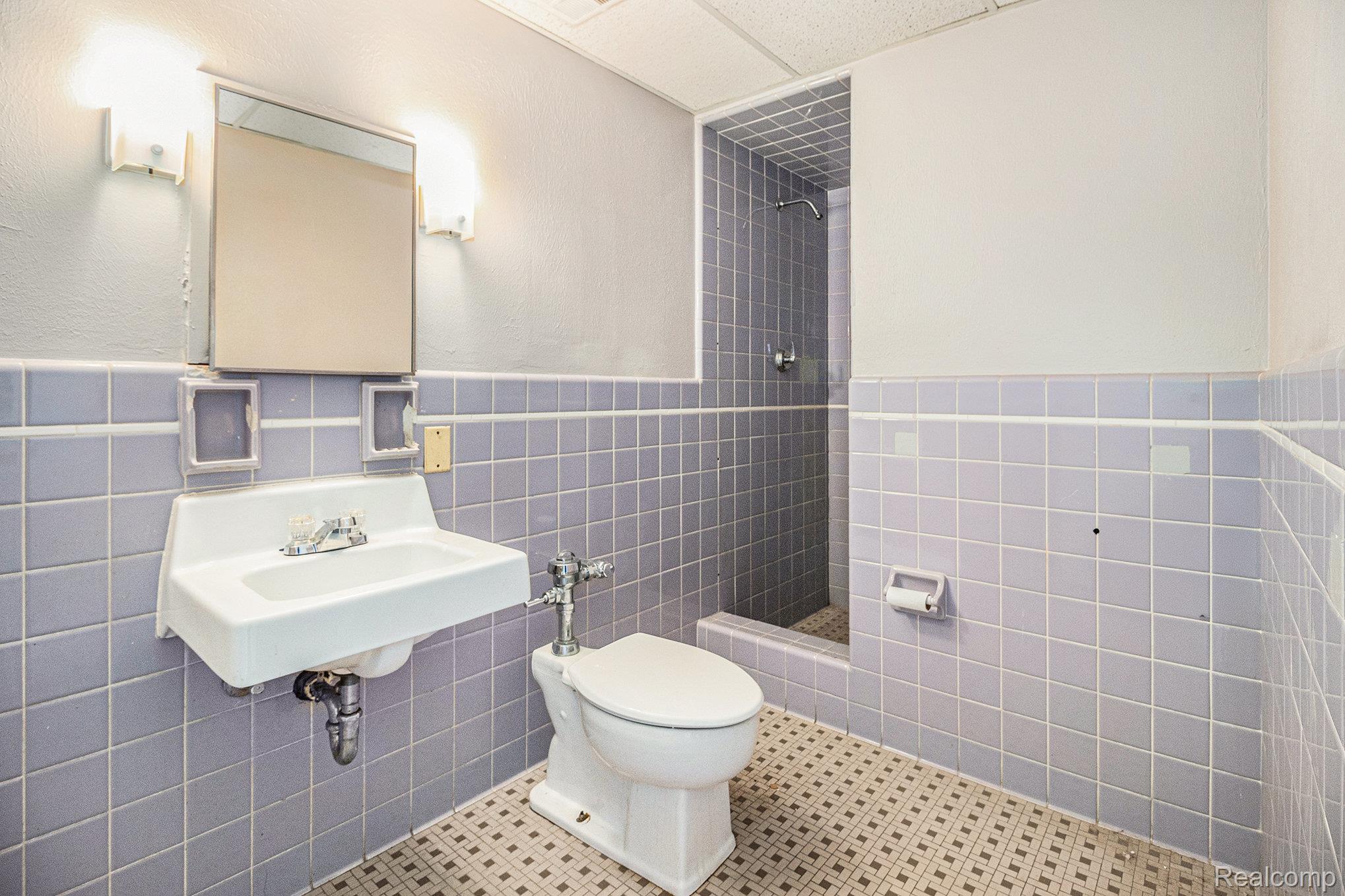 124 Pearl Street E 606