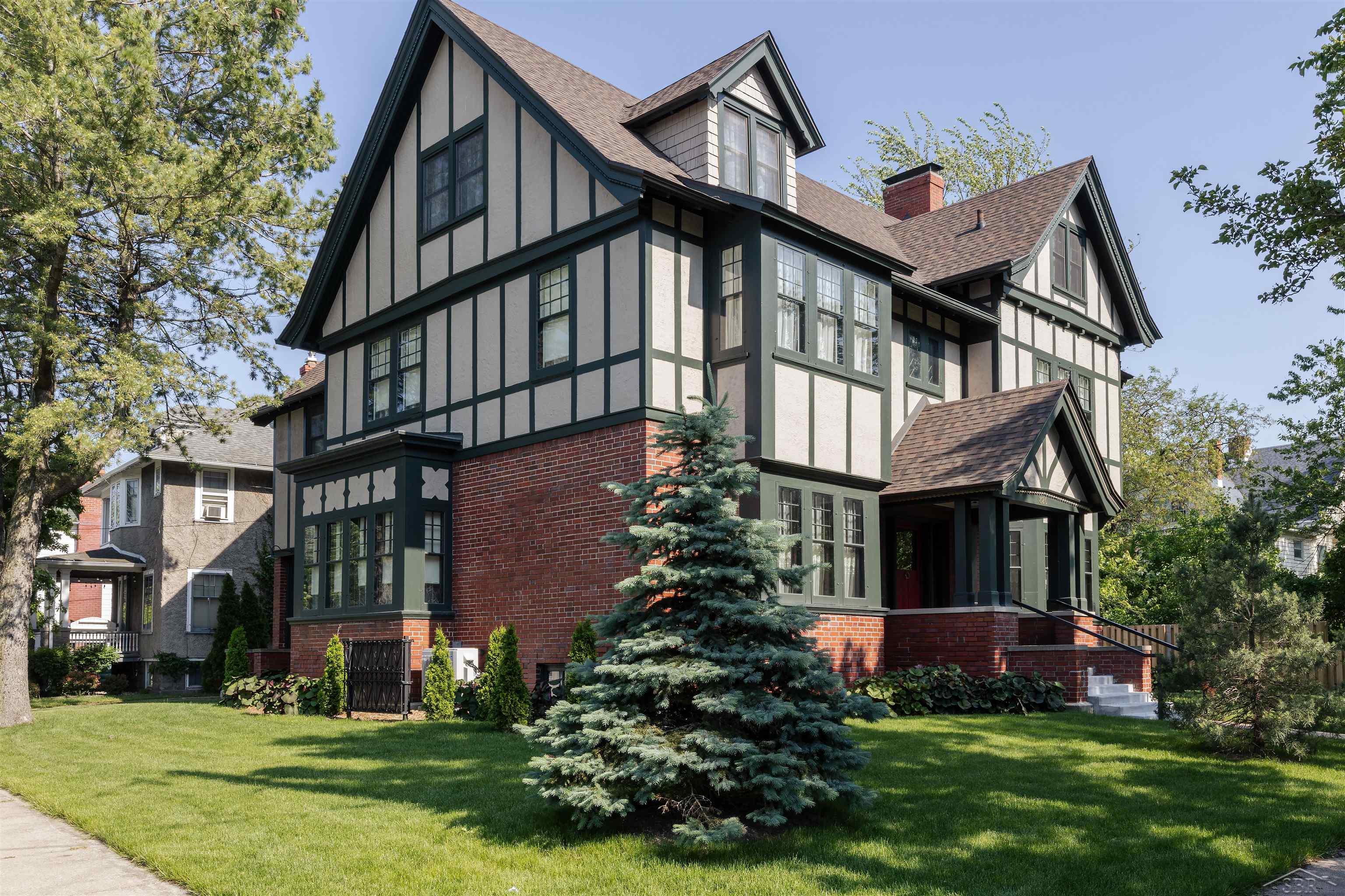 820 N Johnson