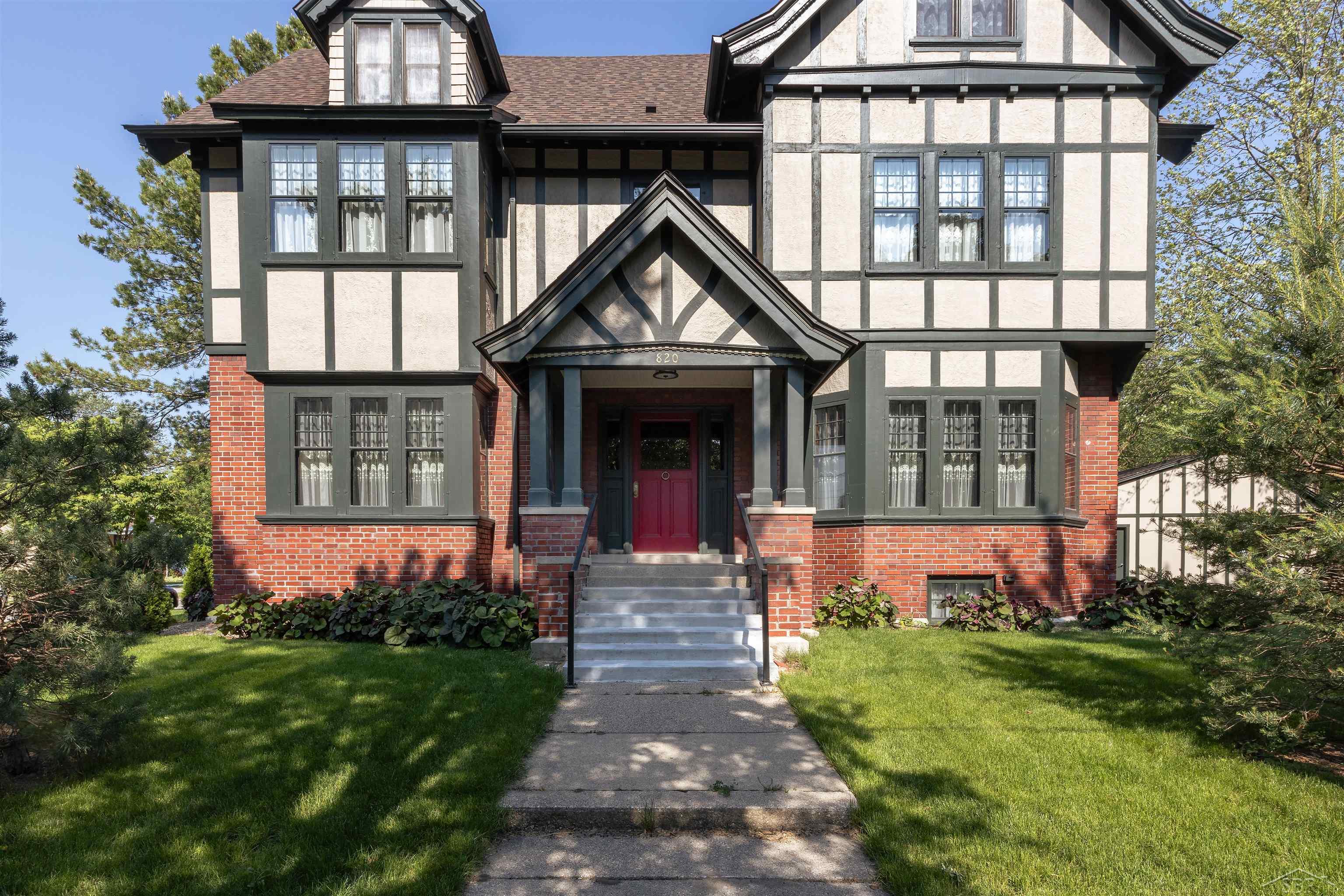 820 N Johnson