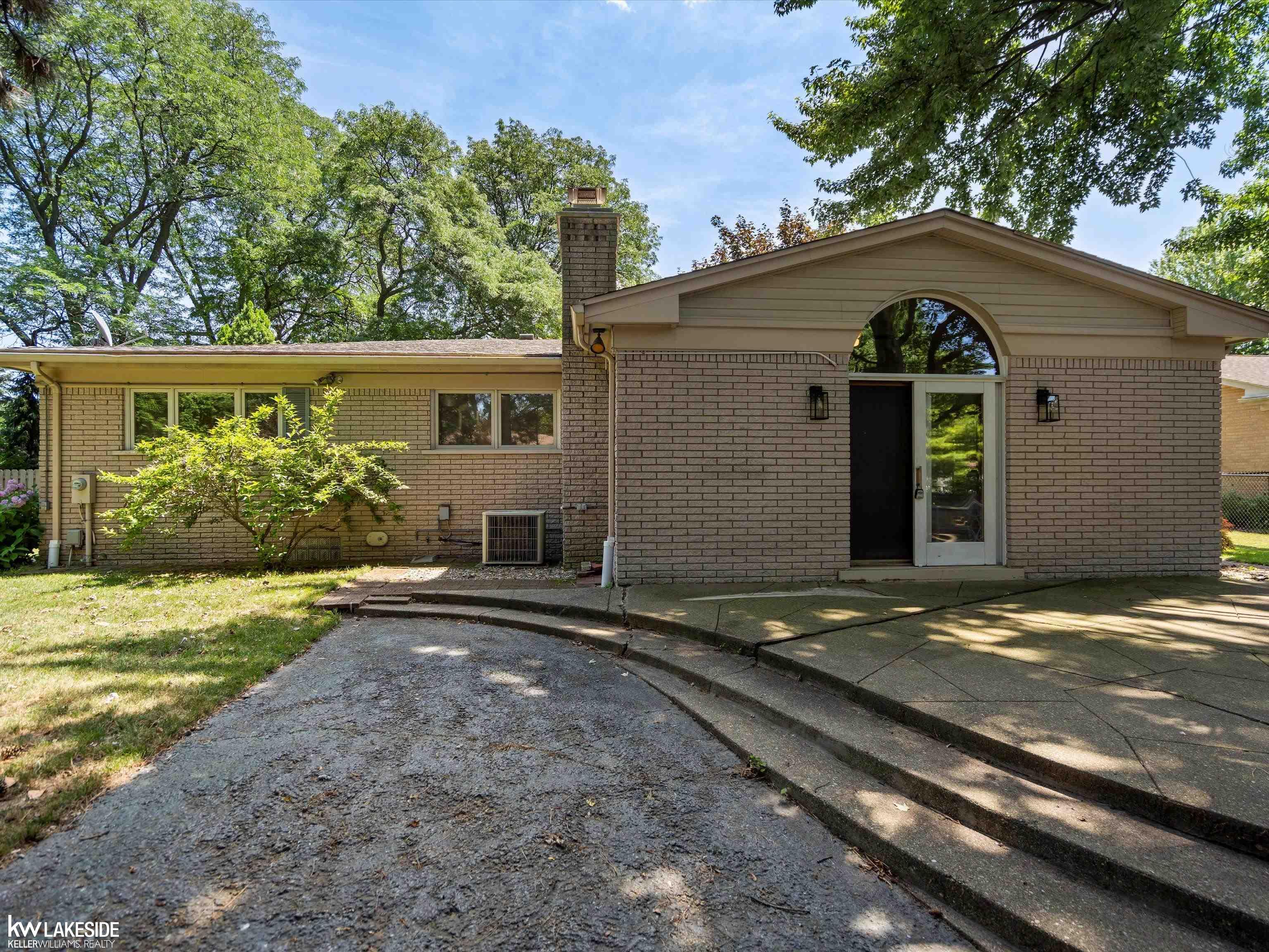 11585 CHICAGO Road
