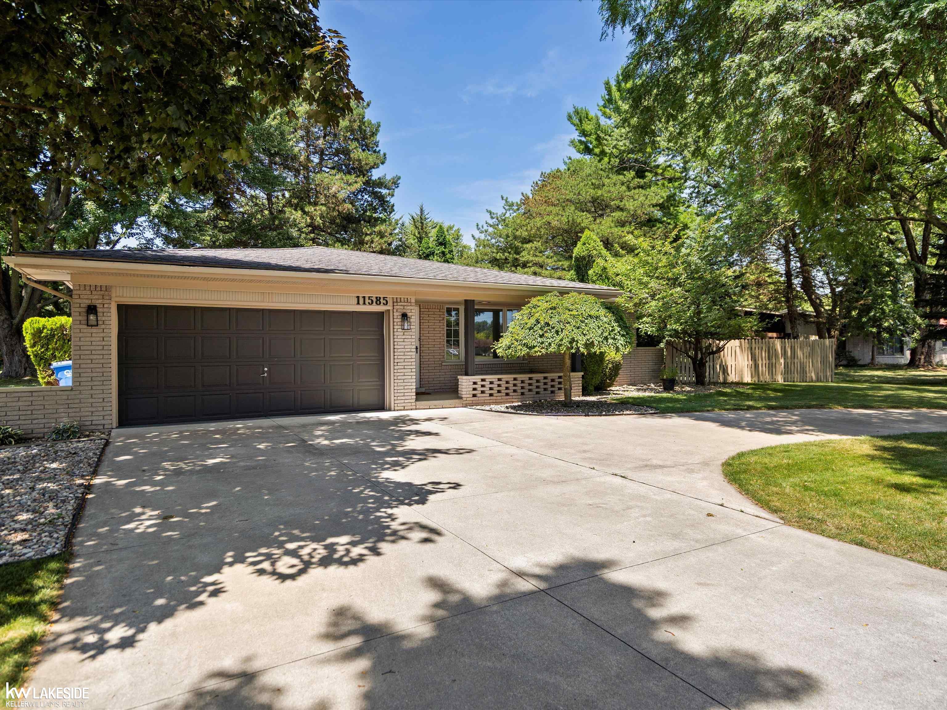11585 CHICAGO Road