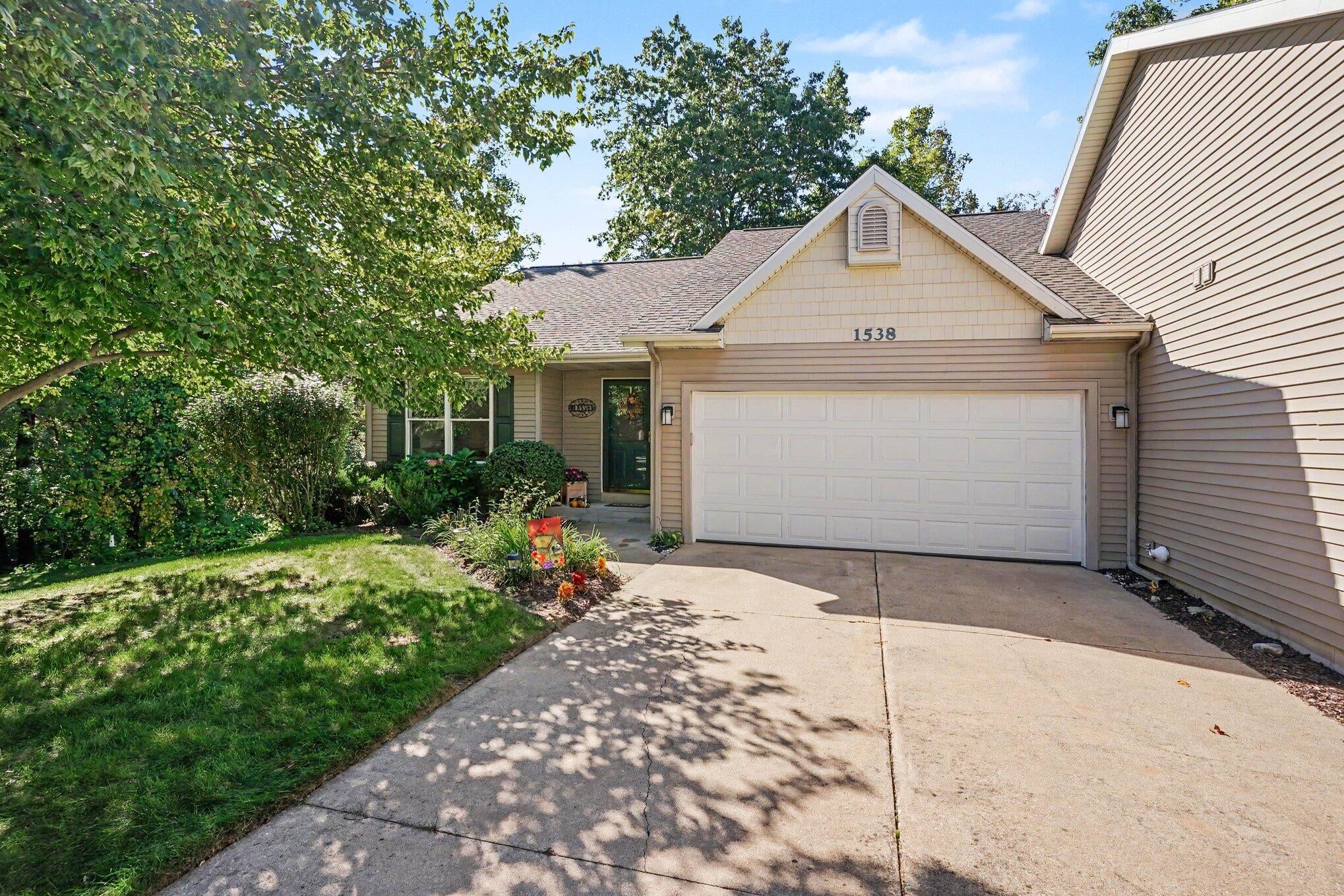 1538 Beechtree Cmns 13