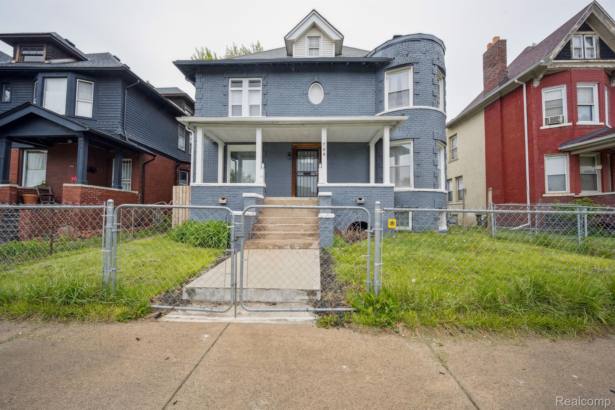 700 W EUCLID Street