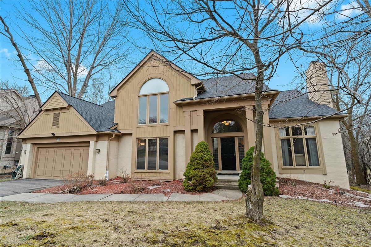 4759 MIRROR LAKE Drive