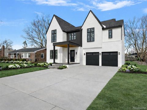 1909 W Melton Road Birmingham City MI 48009