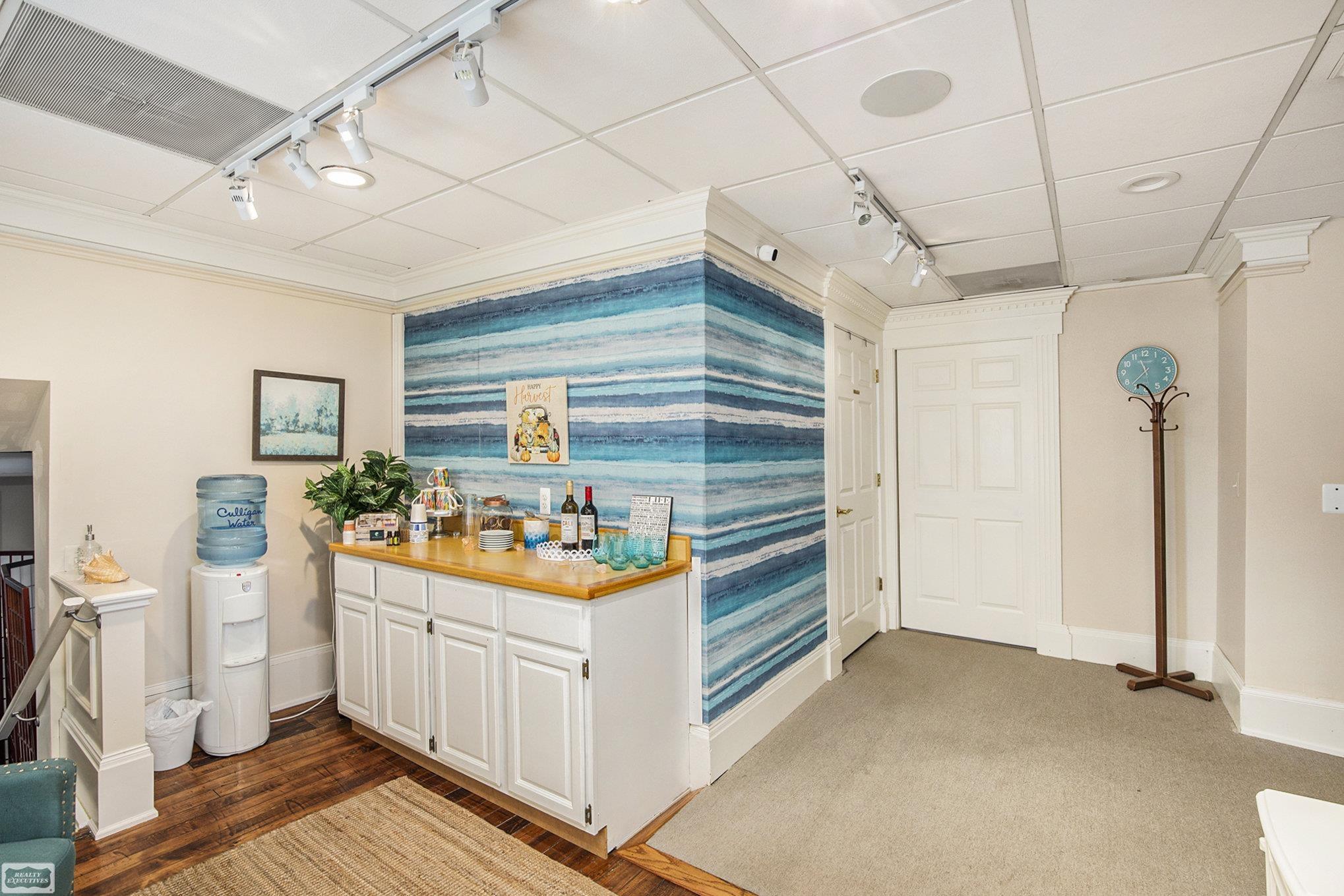 149 W Saint Clair Street