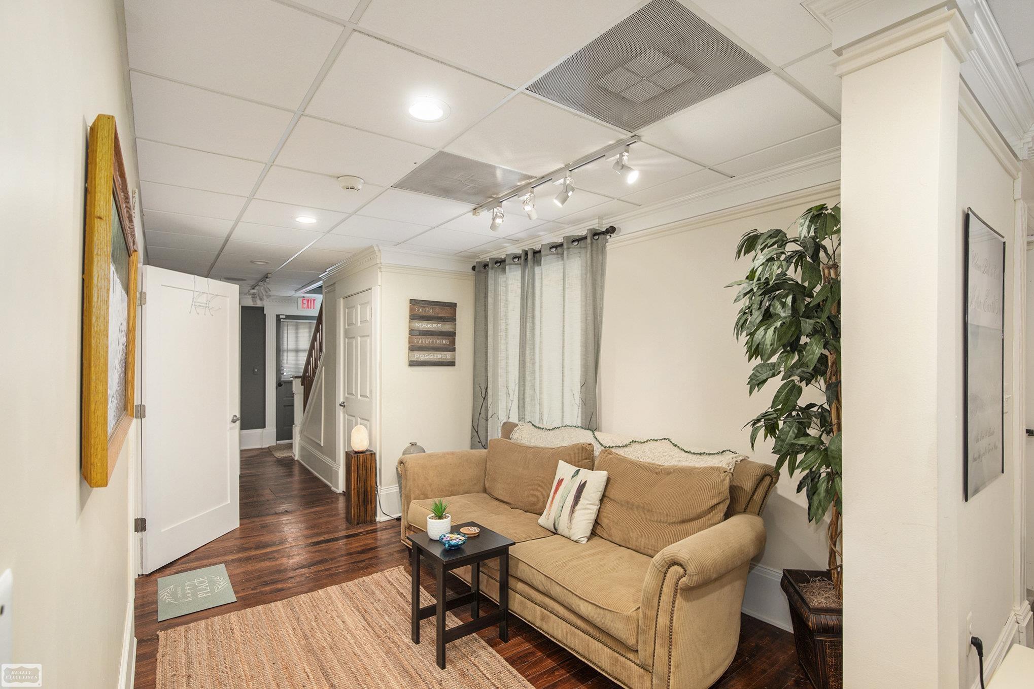 149 W Saint Clair Street