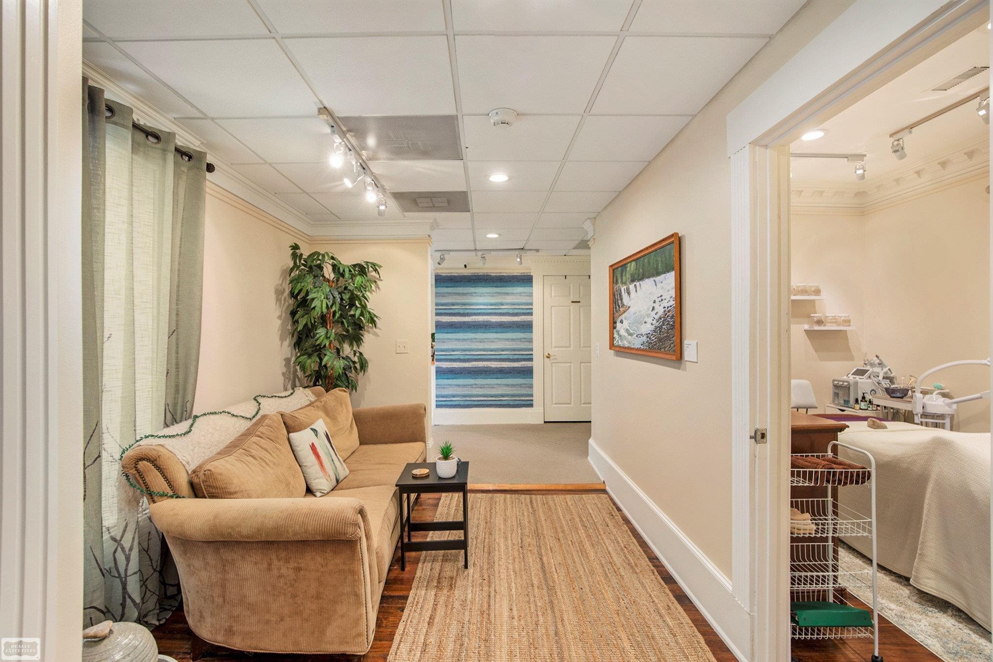 149 W Saint Clair Street