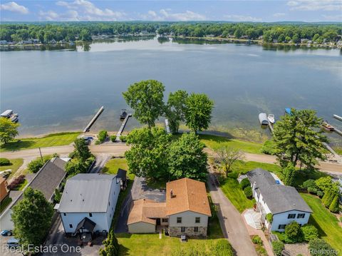 5065 Girard Drive Hamburg Township MI 48169