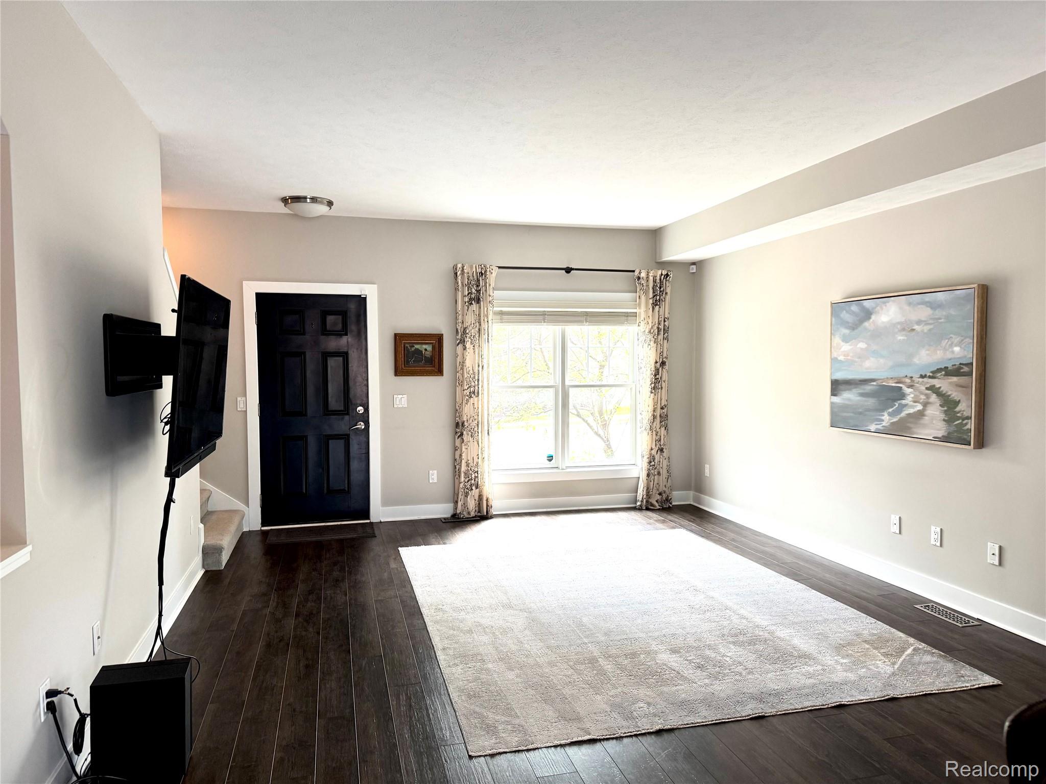352 W Grand River Avenue