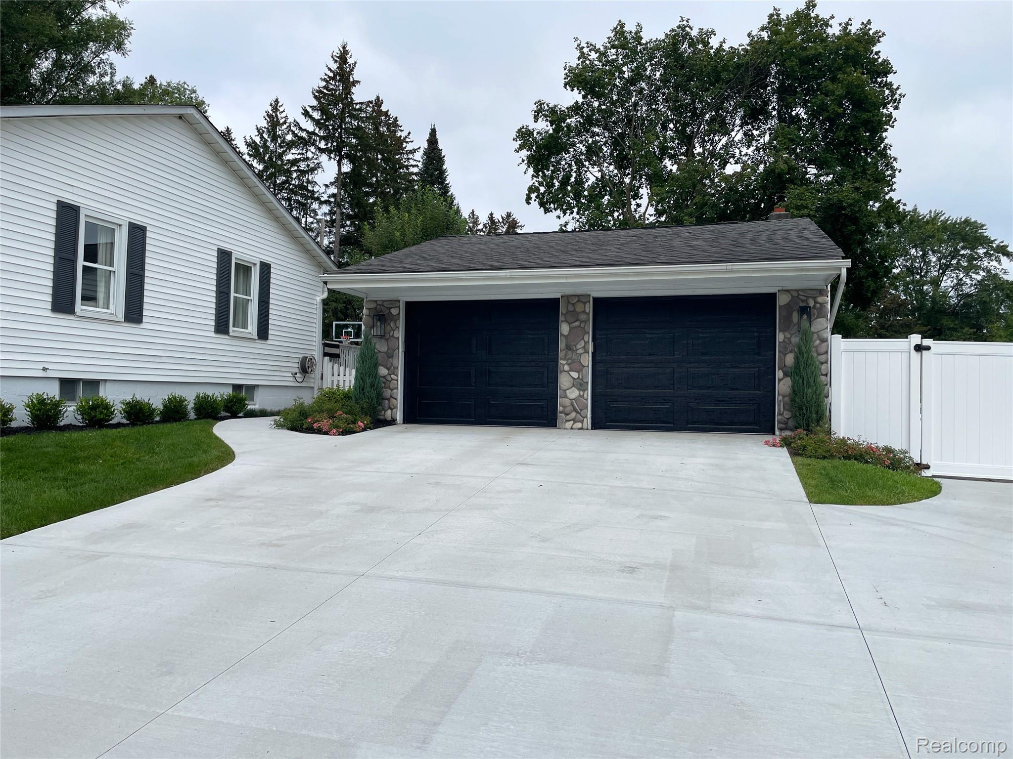 4404 Pinedale Avenue