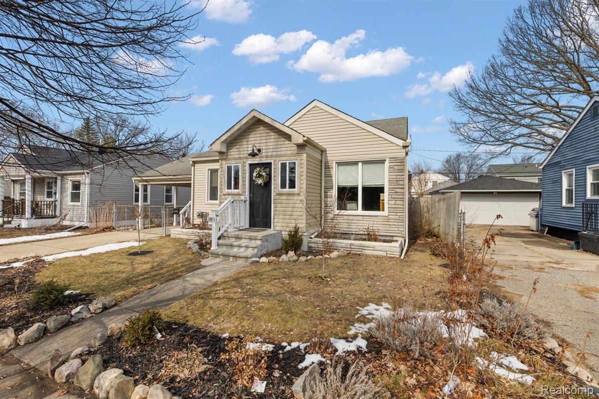 1851 Moorhouse Street