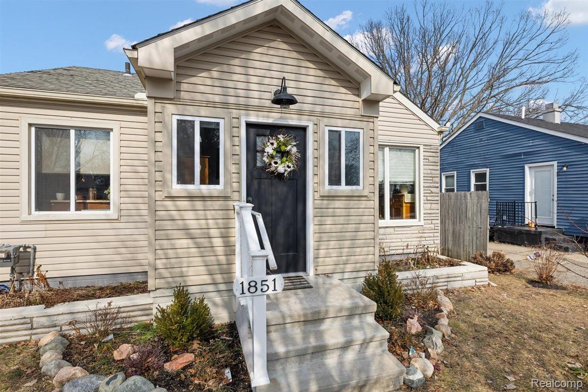 1851 Moorhouse Street