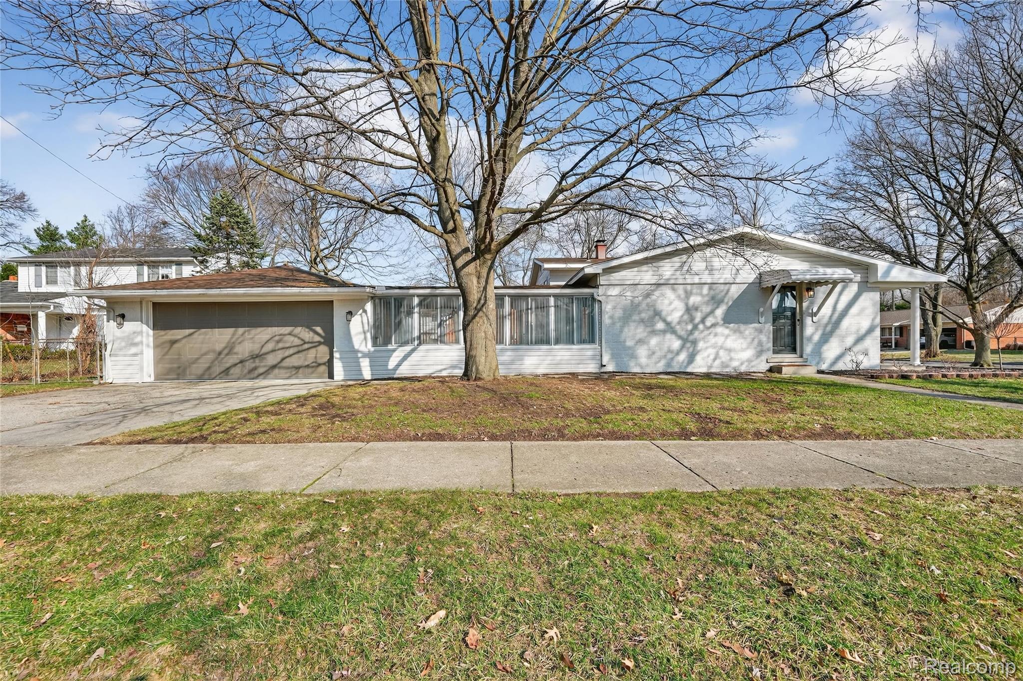 33144 Tall Oaks Street