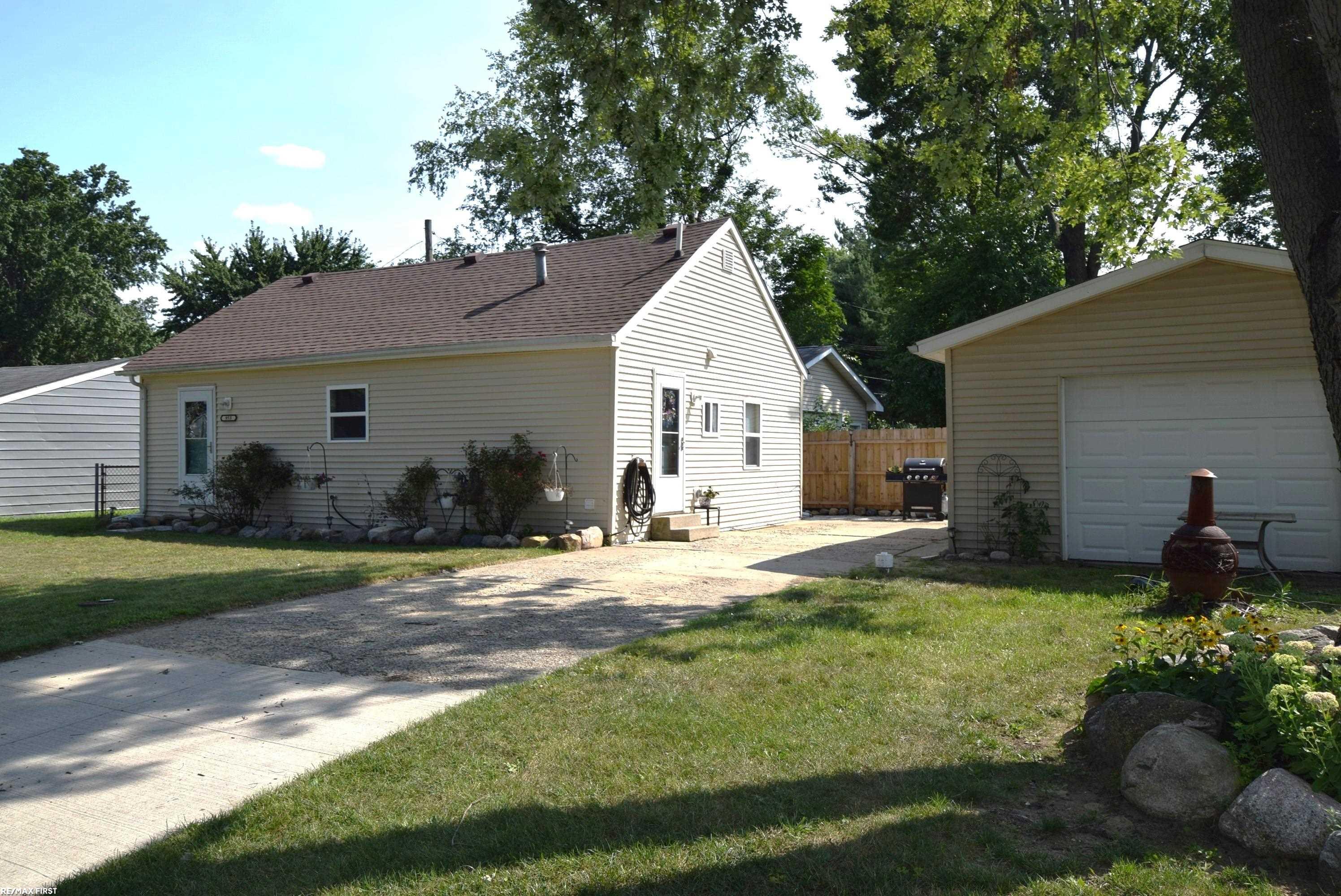 953 Robbins Drive