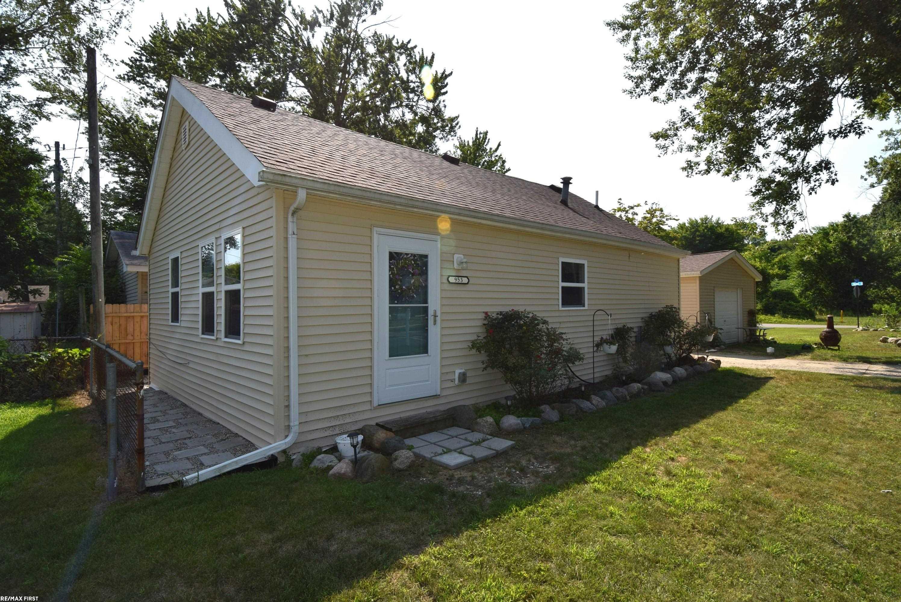 953 Robbins Drive