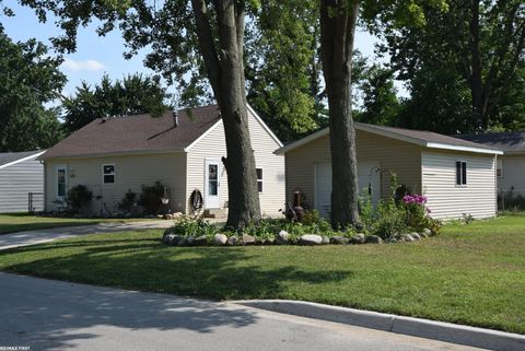 953 Robbins Drive Algonac City MI 48001