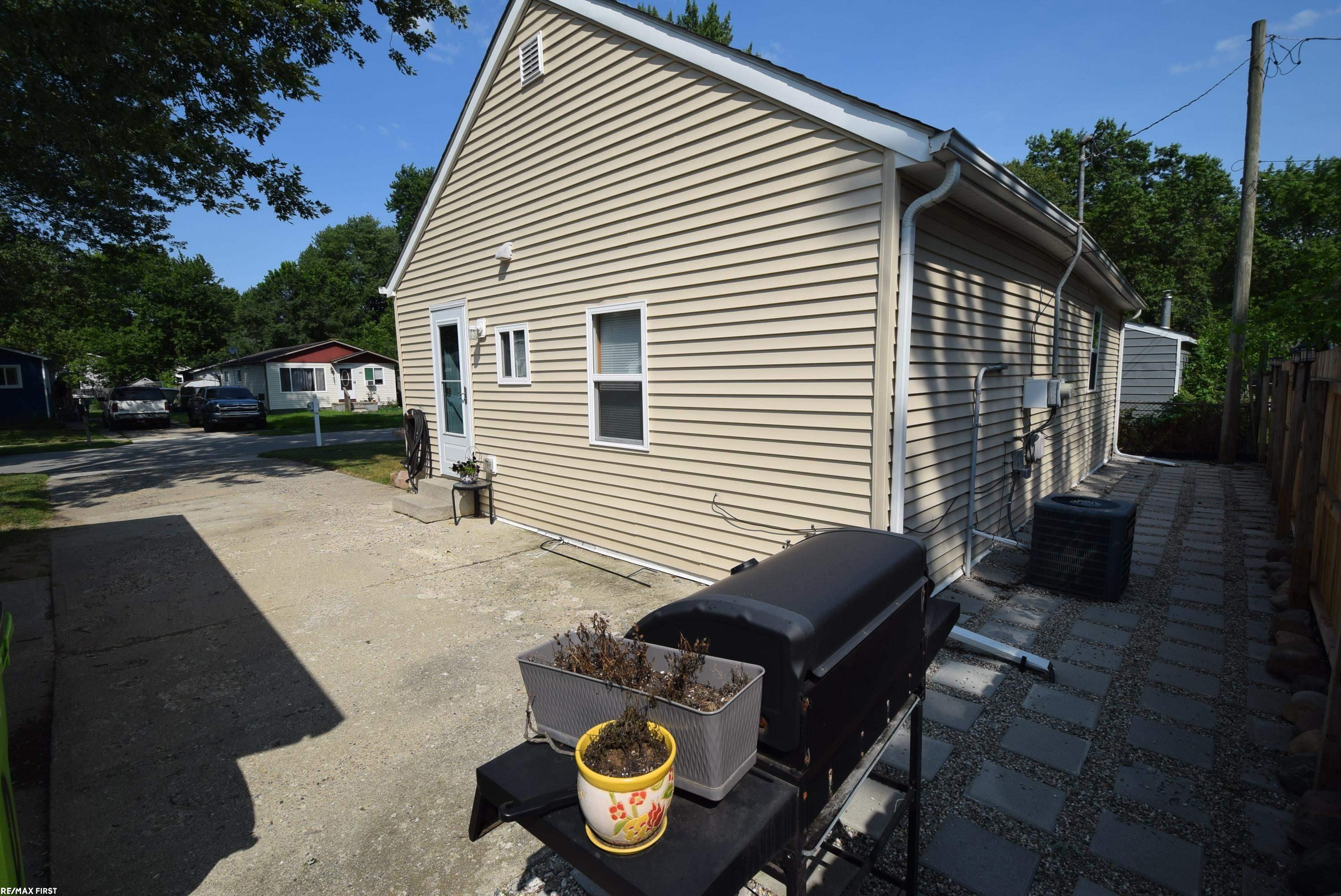 953 Robbins Drive