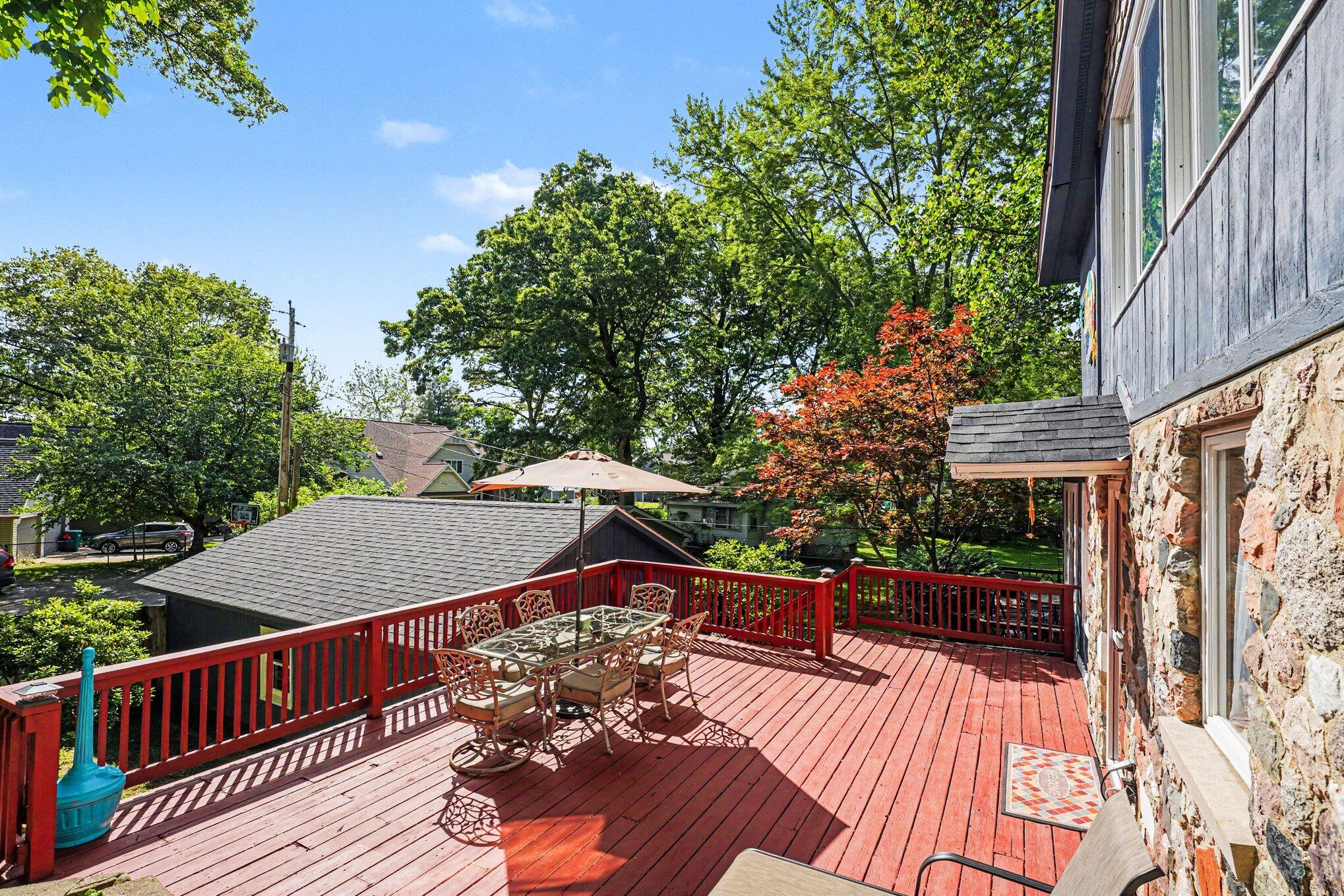 11230 Lakeshore Drive