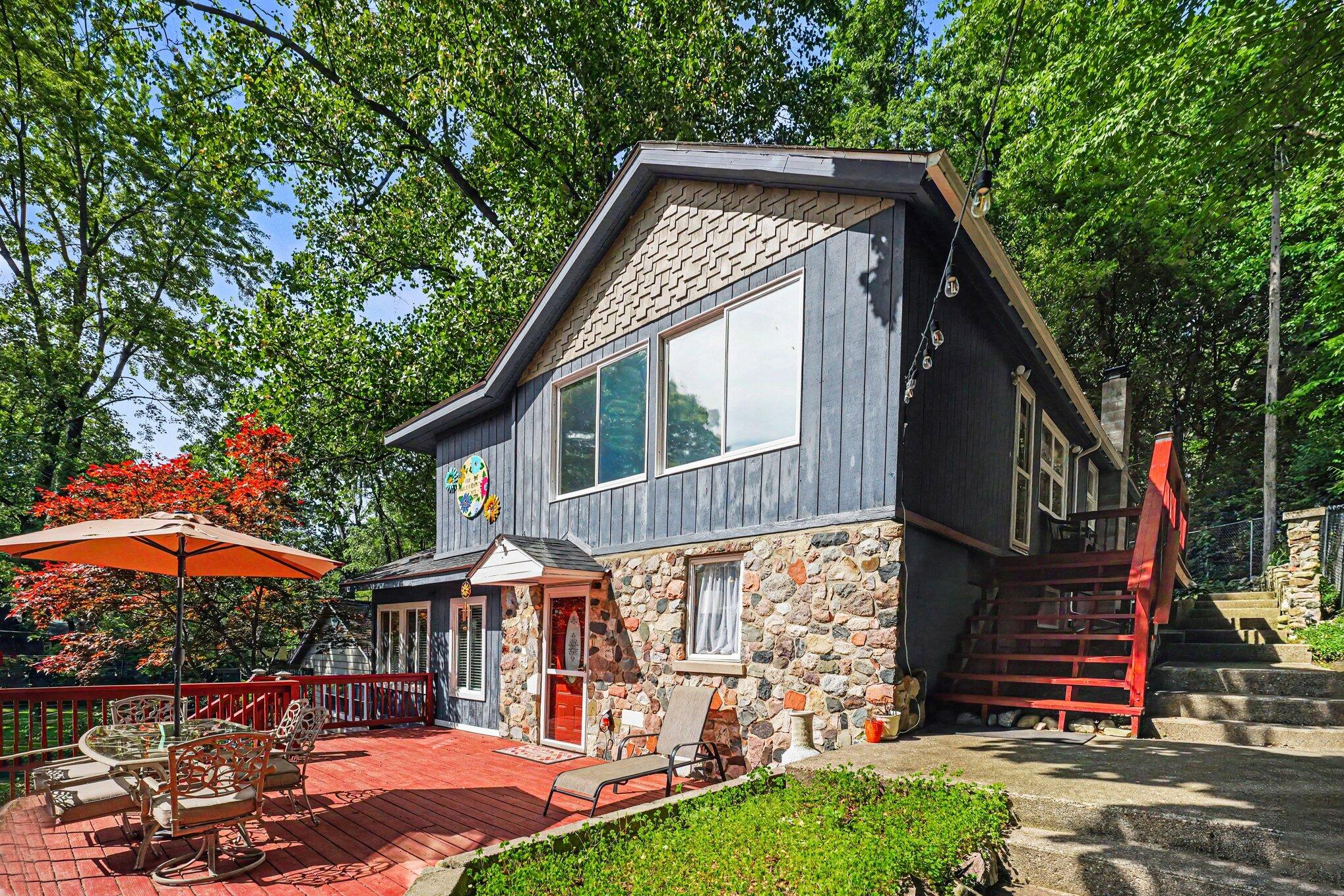 11230 Lakeshore Drive