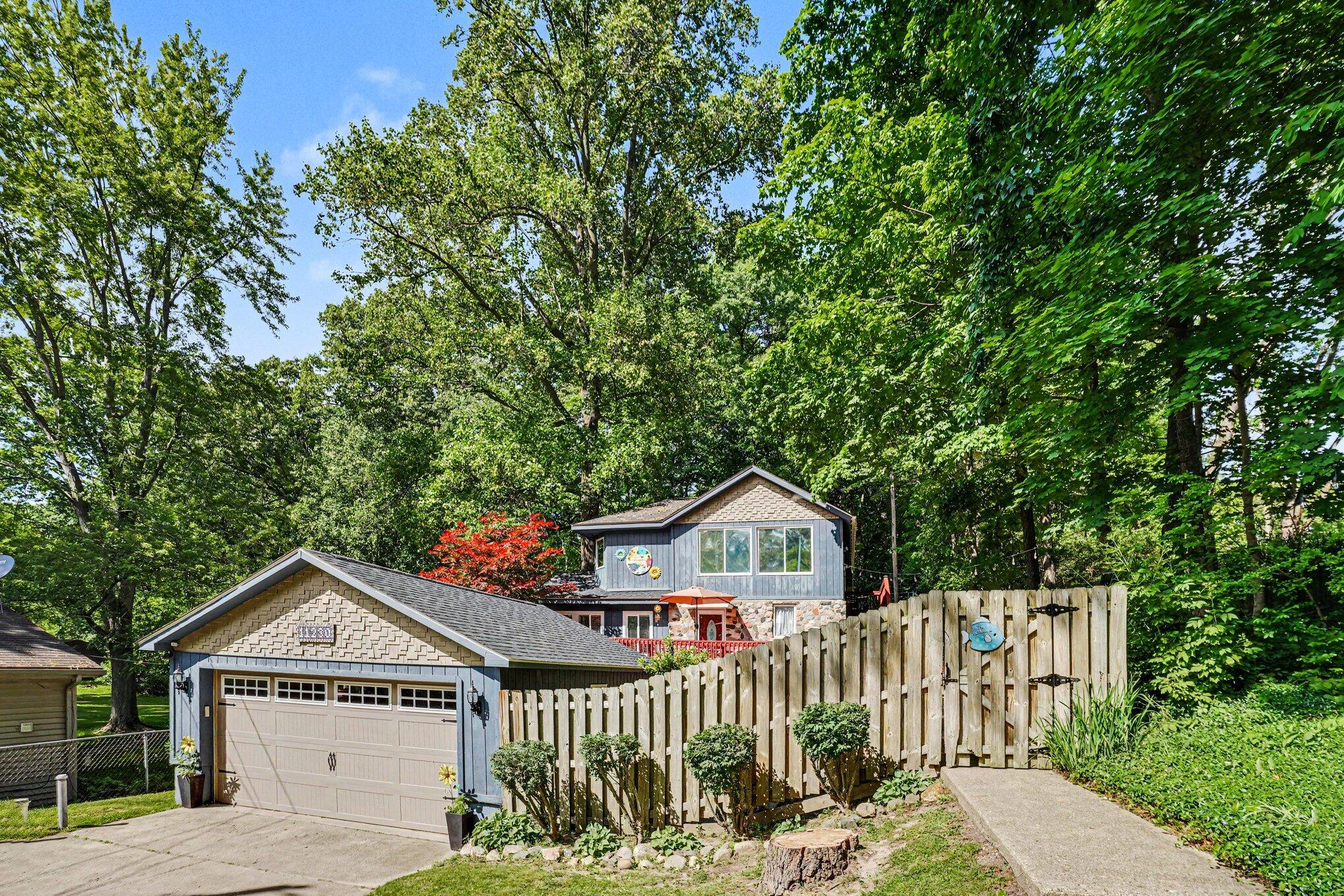 11230 Lakeshore Drive
