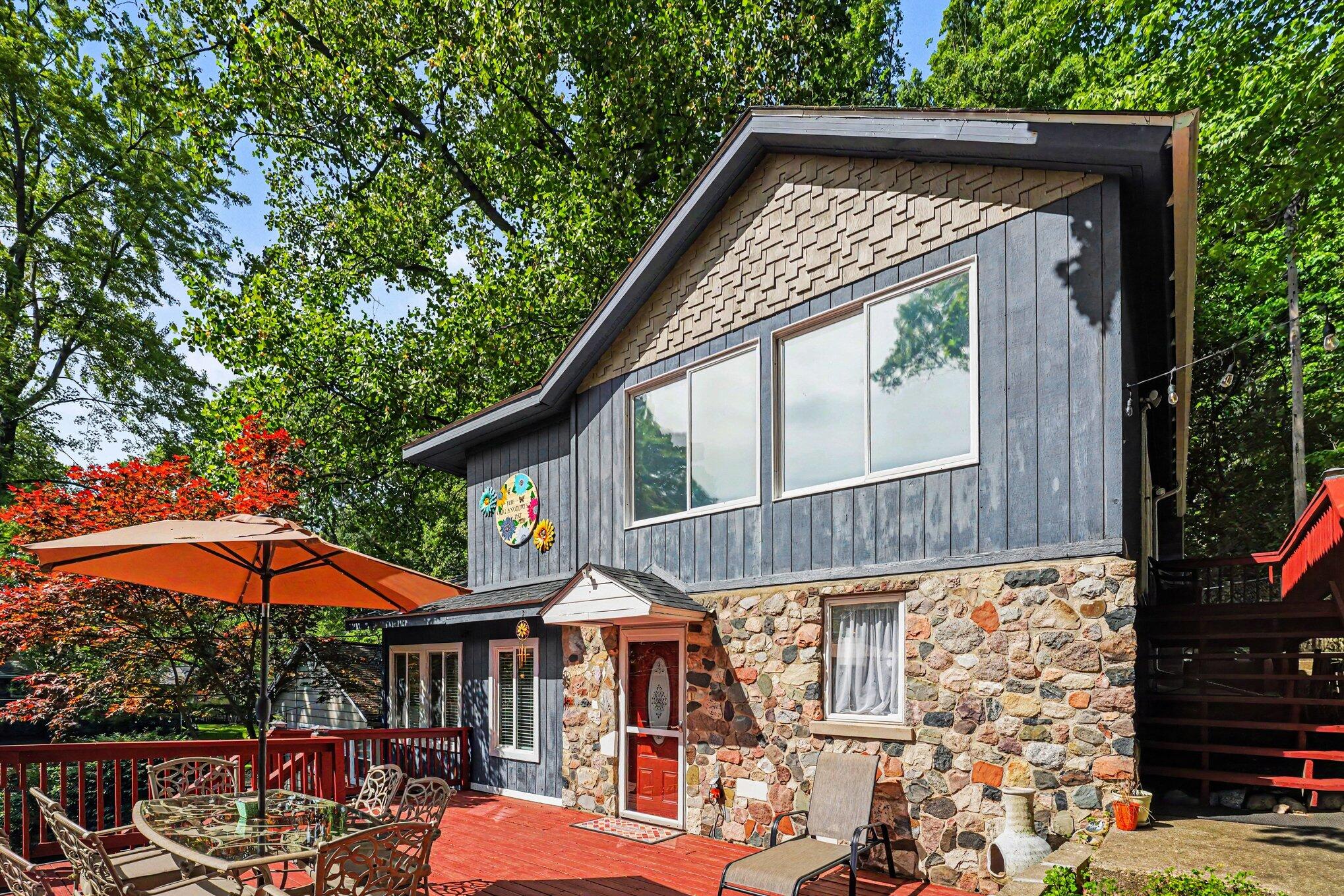 11230 Lakeshore Drive