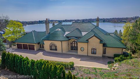 1567 Island Lane Bloomfield Charter Township MI 48302