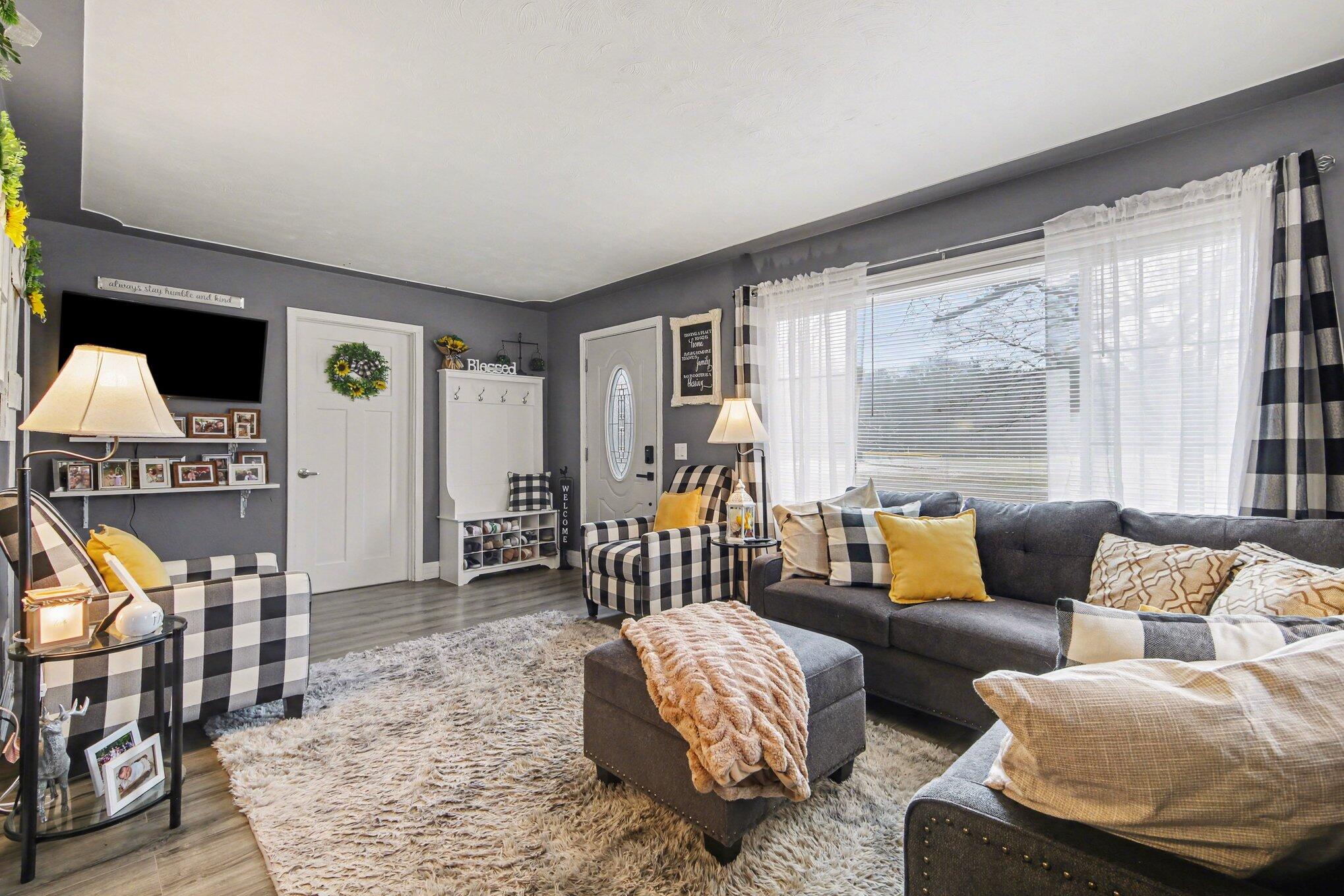 820 S Quarterline Road