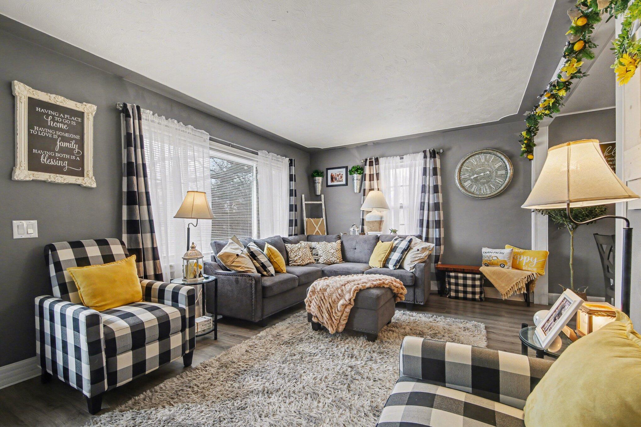 820 S Quarterline Road