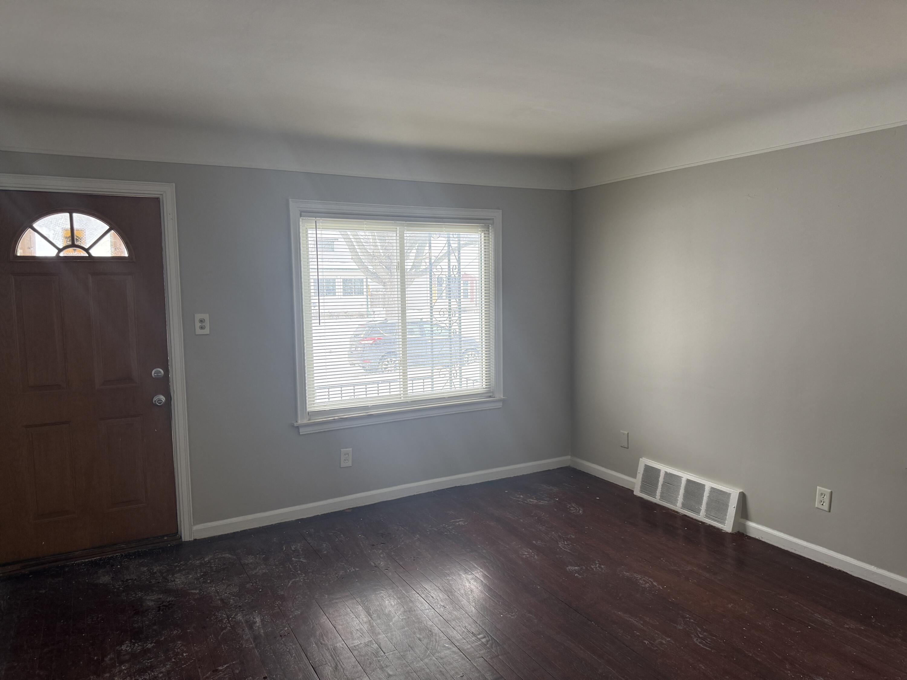 21004 Syracuse Avenue