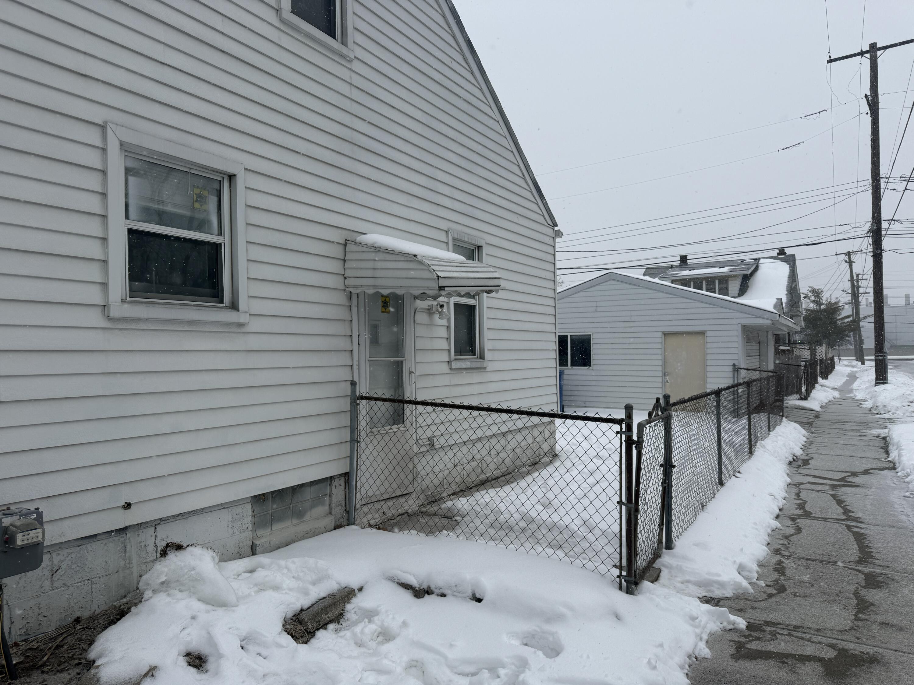 21004 Syracuse Avenue