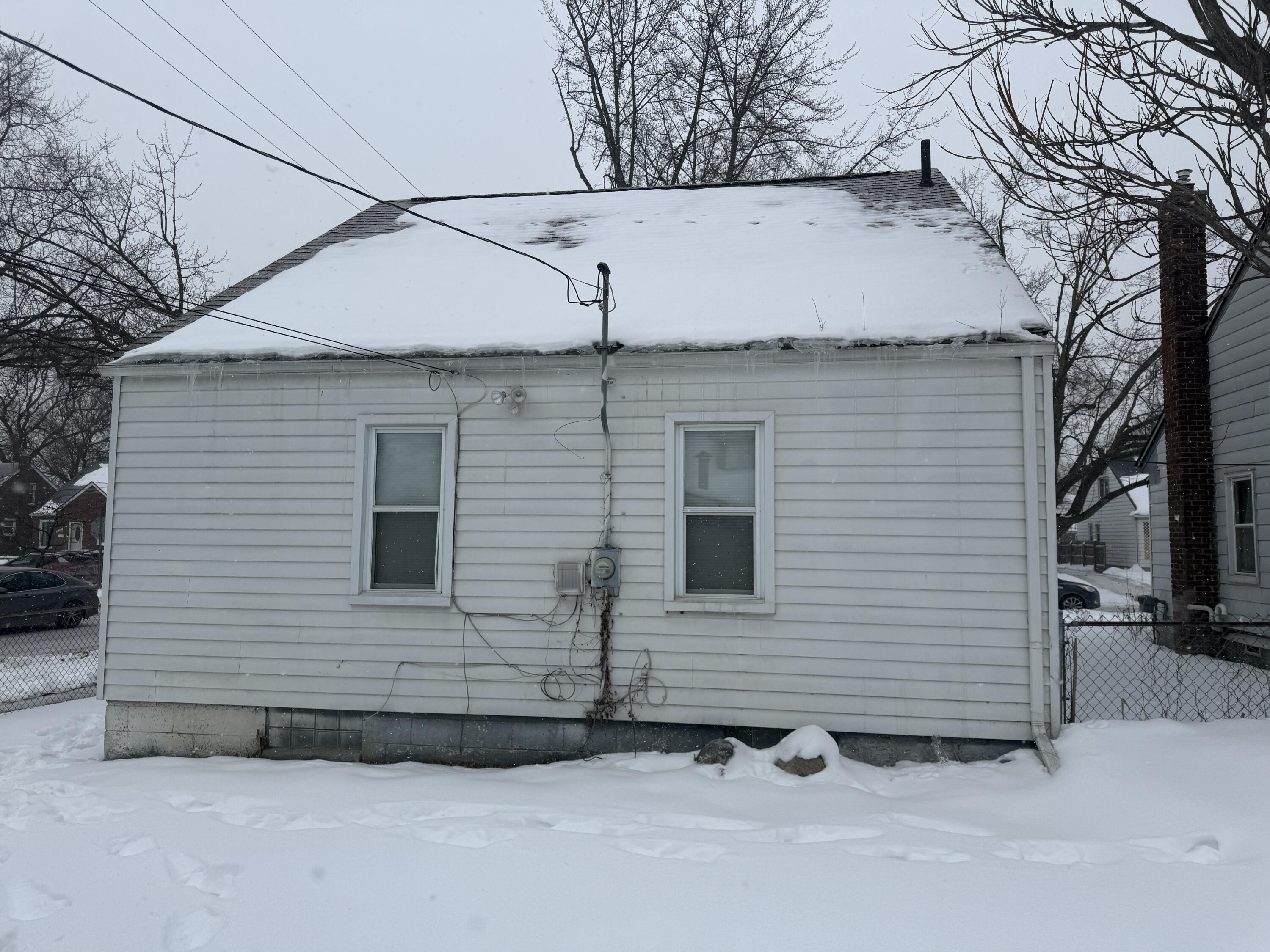 21004 Syracuse Avenue