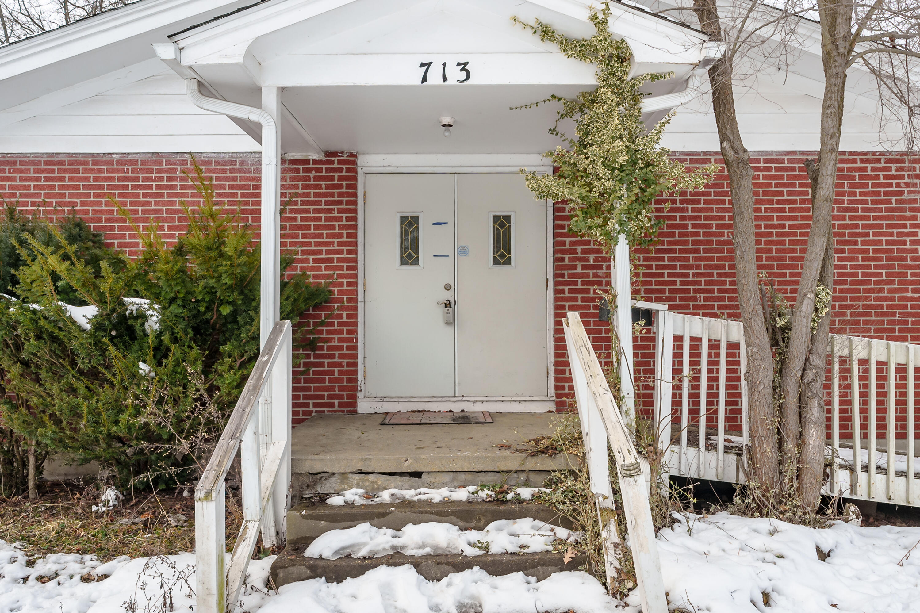 713 Chicago Avenue