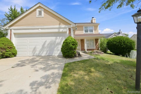 Photo of 456 Farmridge Court, Rochester Hills City, MI 48307 (MLS # 20261068832)