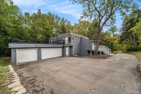 4641 Cove Road West Bloomfield Charter Township MI 48323