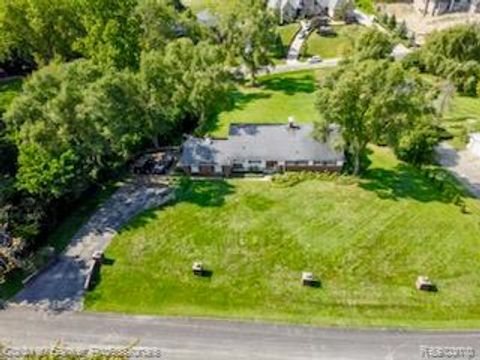 3260 Chickering Lane Bloomfield Charter Township MI 48302