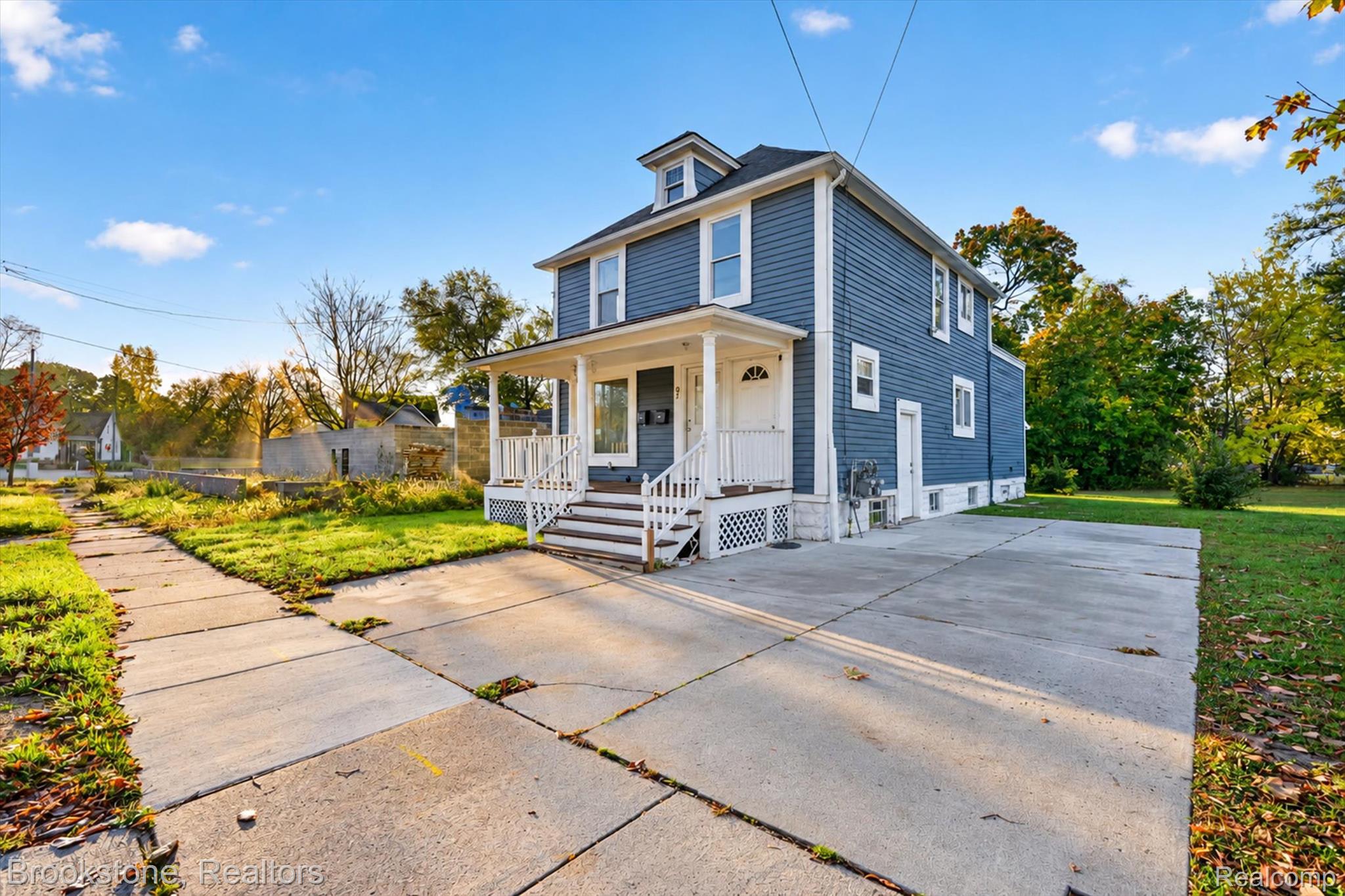132 E Howard Street