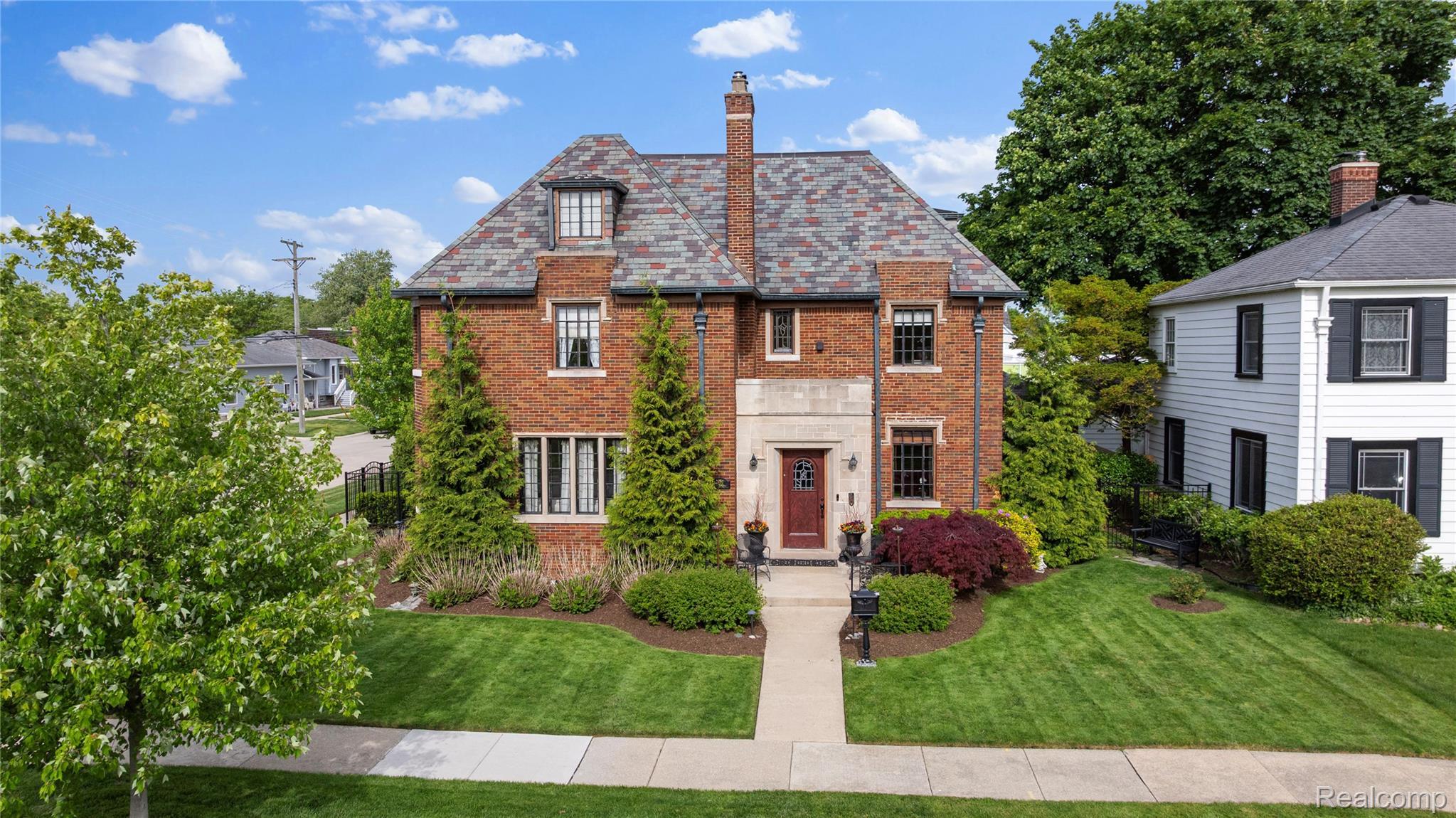 2470 Riverside Drive