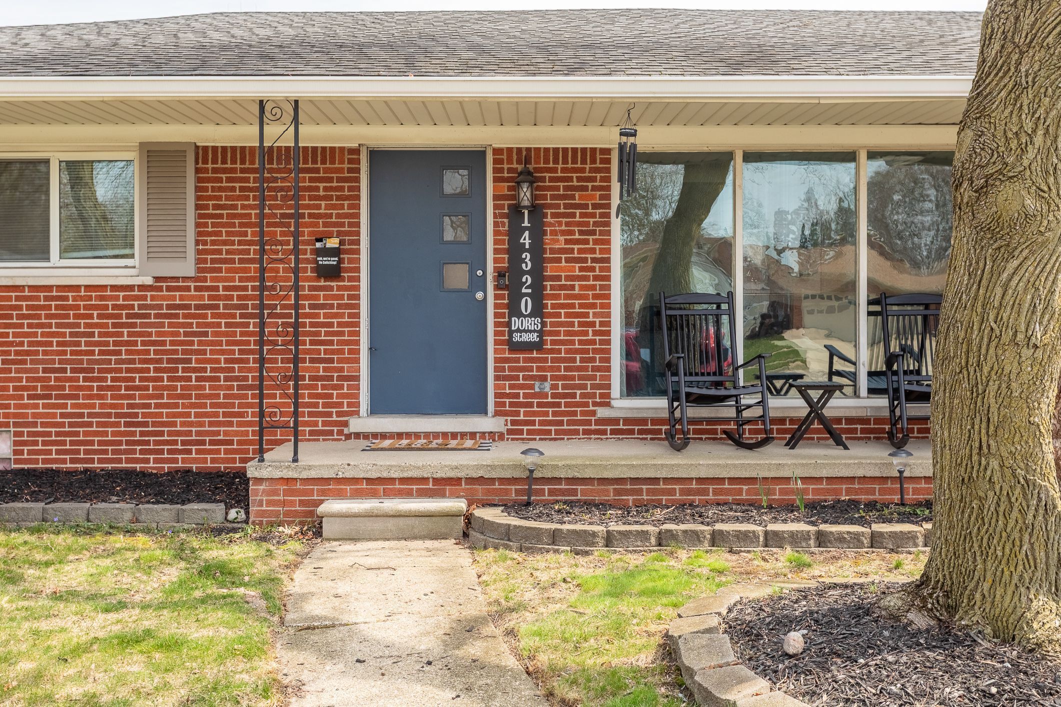 14320 DORIS Street