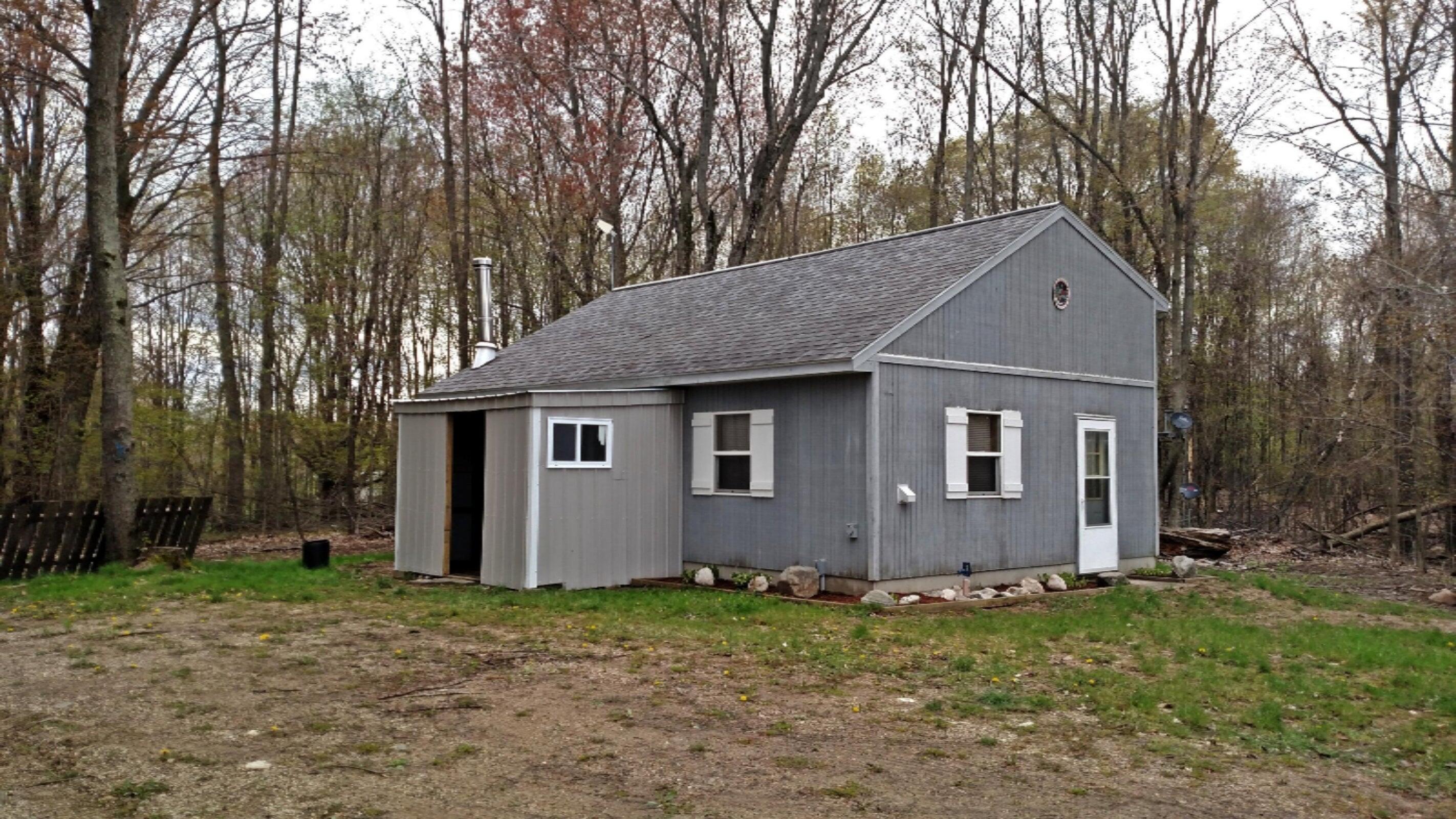 5525 N Comstock Avenue