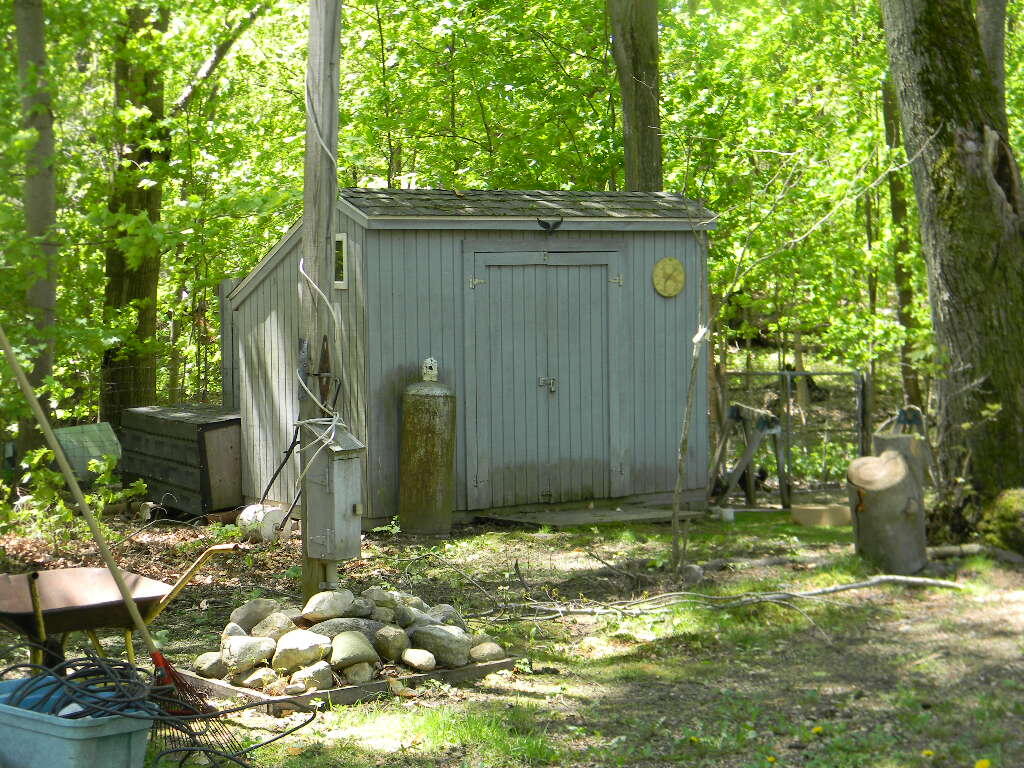 5525 N Comstock Avenue